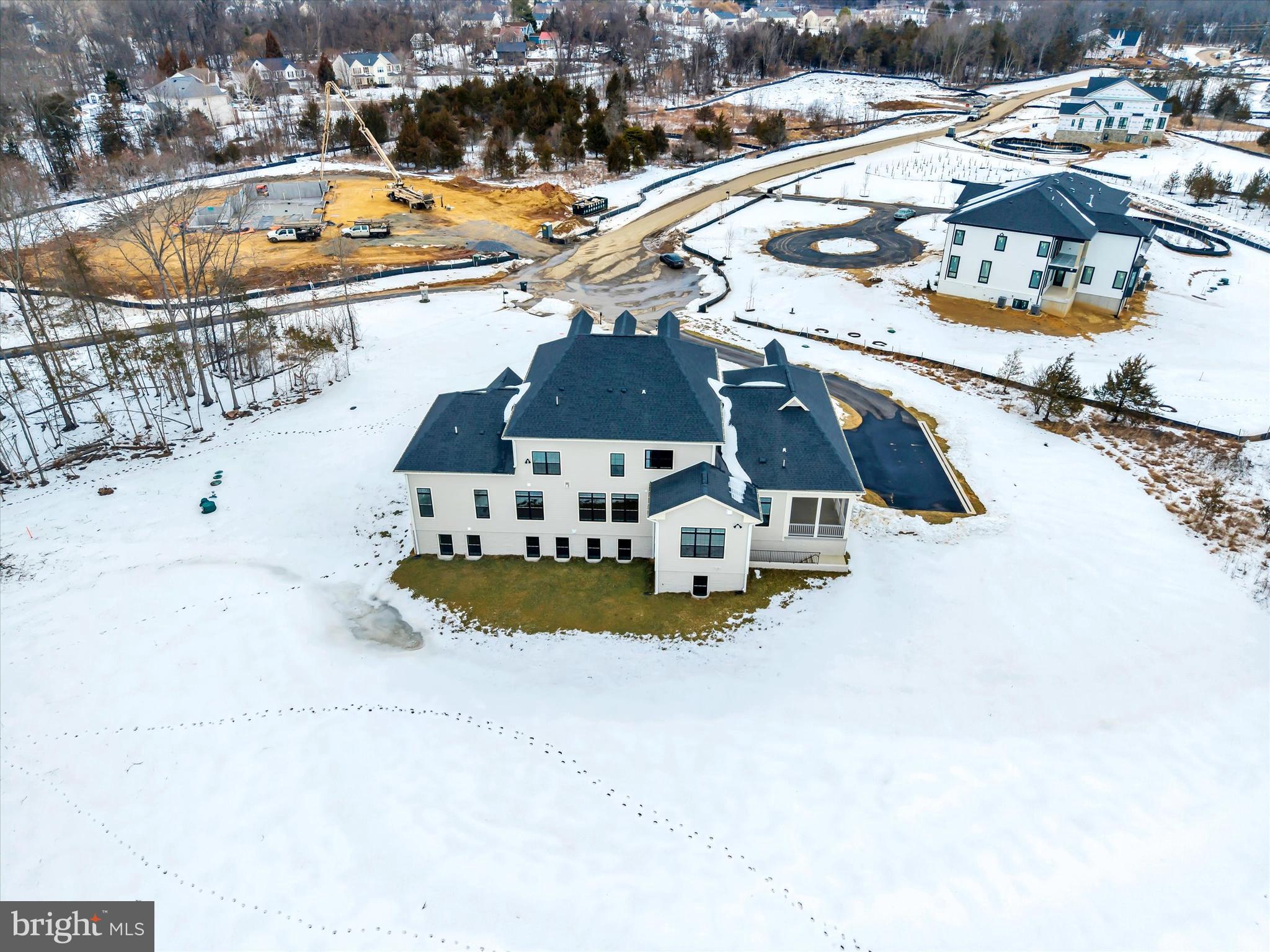 FAIRFAX MANOR - Residential