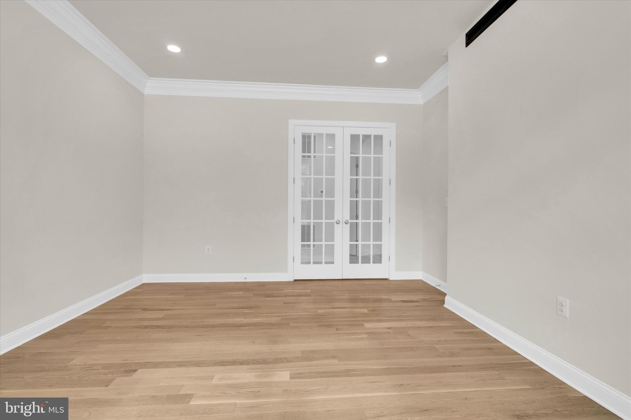 FAIRFAX MANOR - Residential