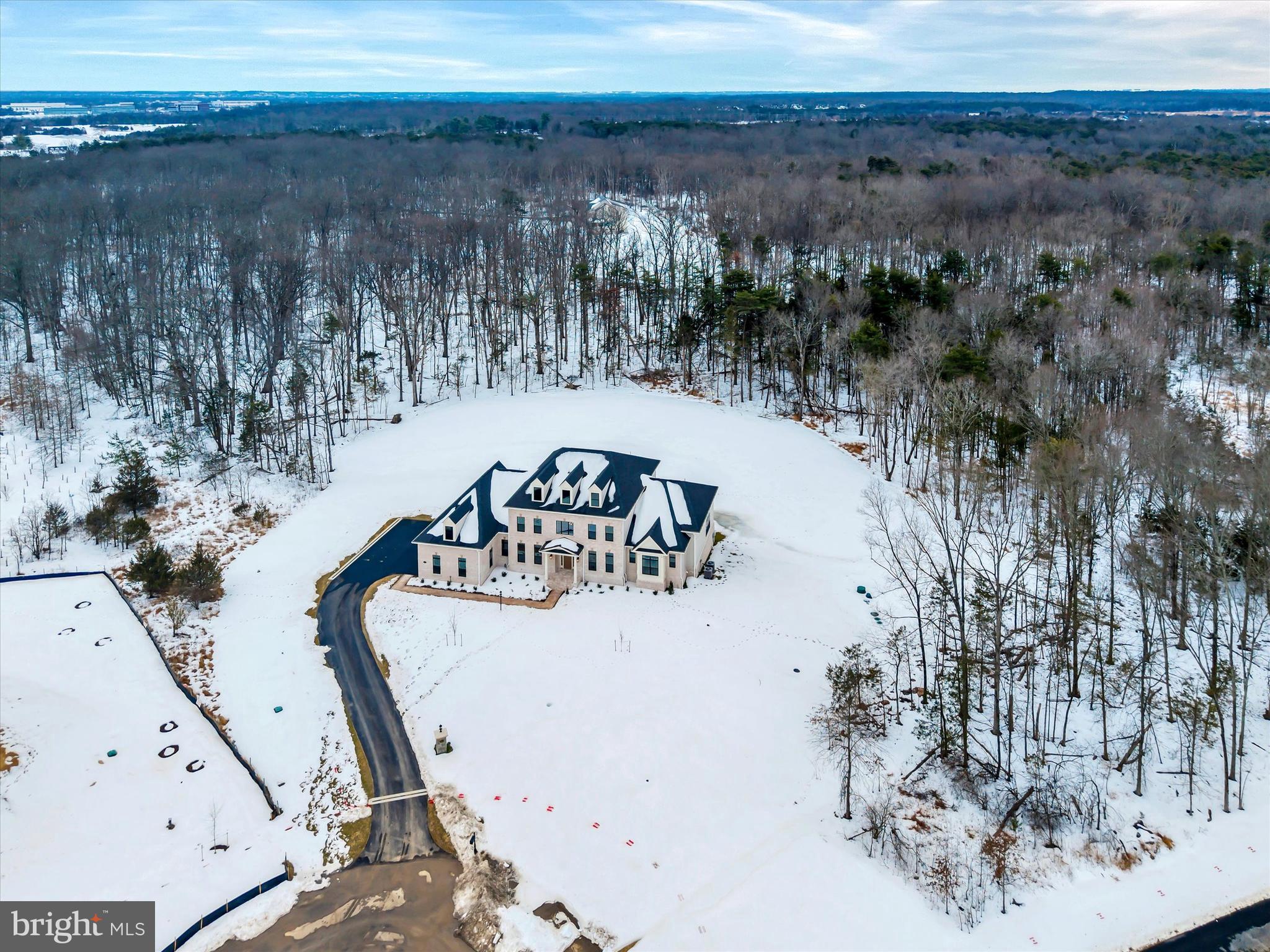 FAIRFAX MANOR - Residential