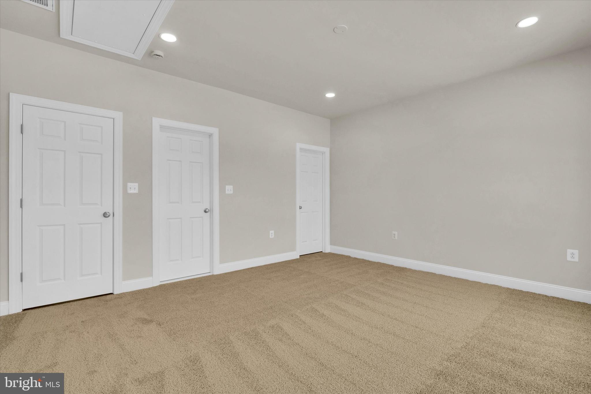 FAIRFAX MANOR - Residential