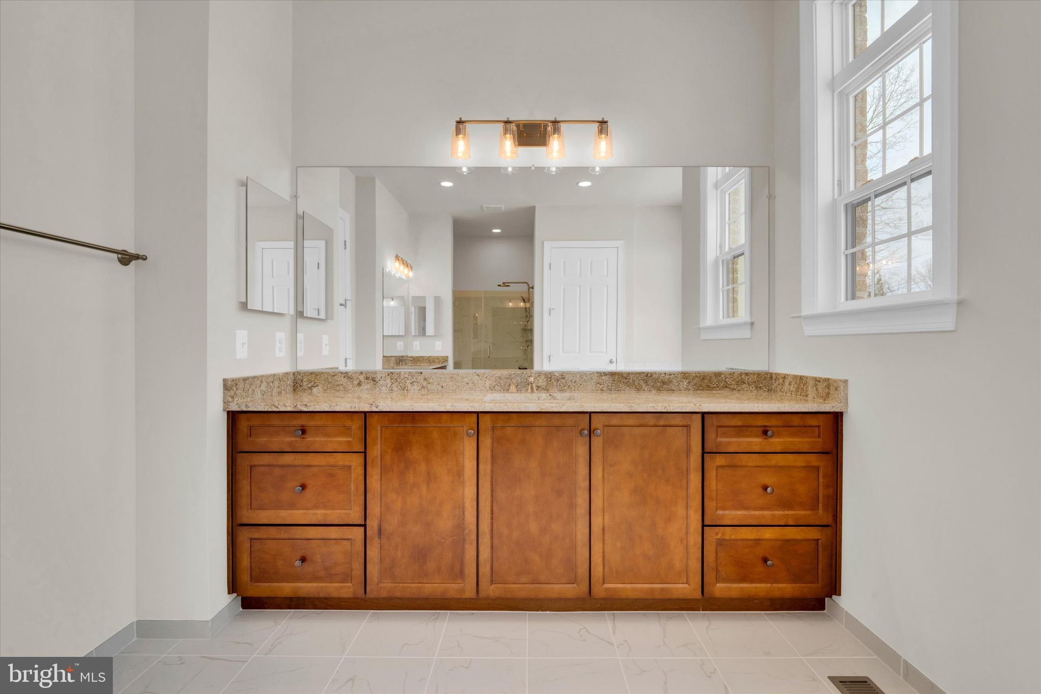 FAIRFAX MANOR - Residential