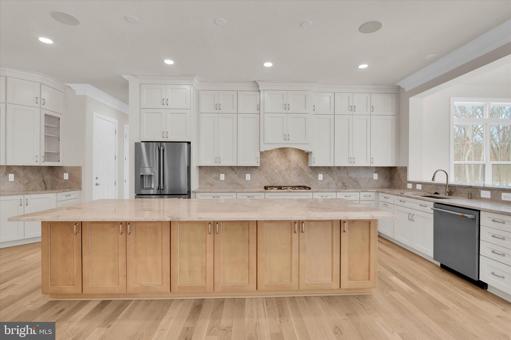 FAIRFAX MANOR - Residential