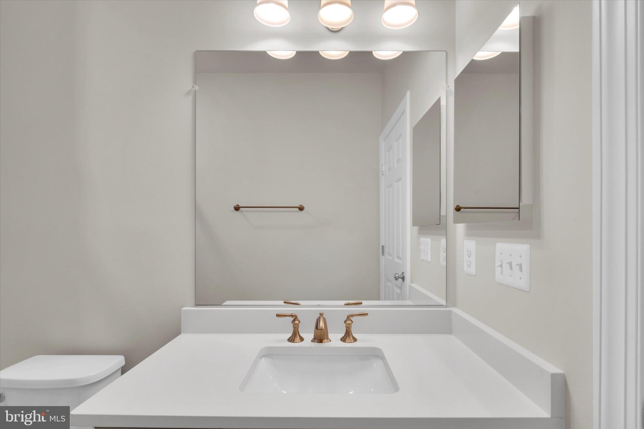 FAIRFAX MANOR - Residential