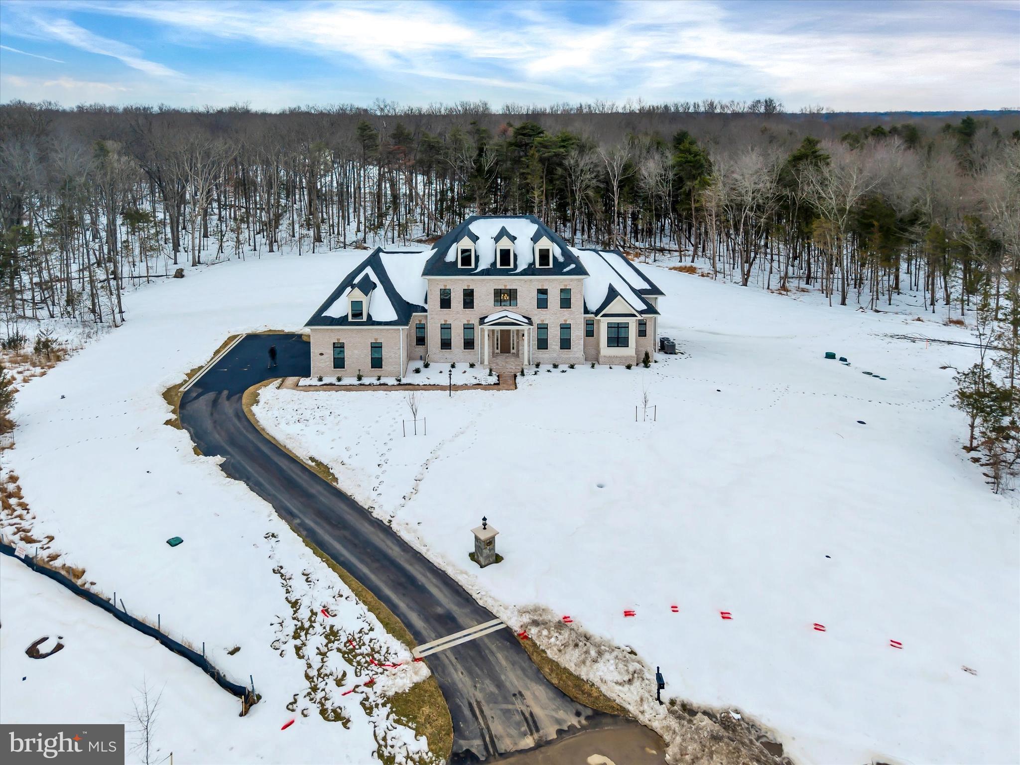 FAIRFAX MANOR - Residential