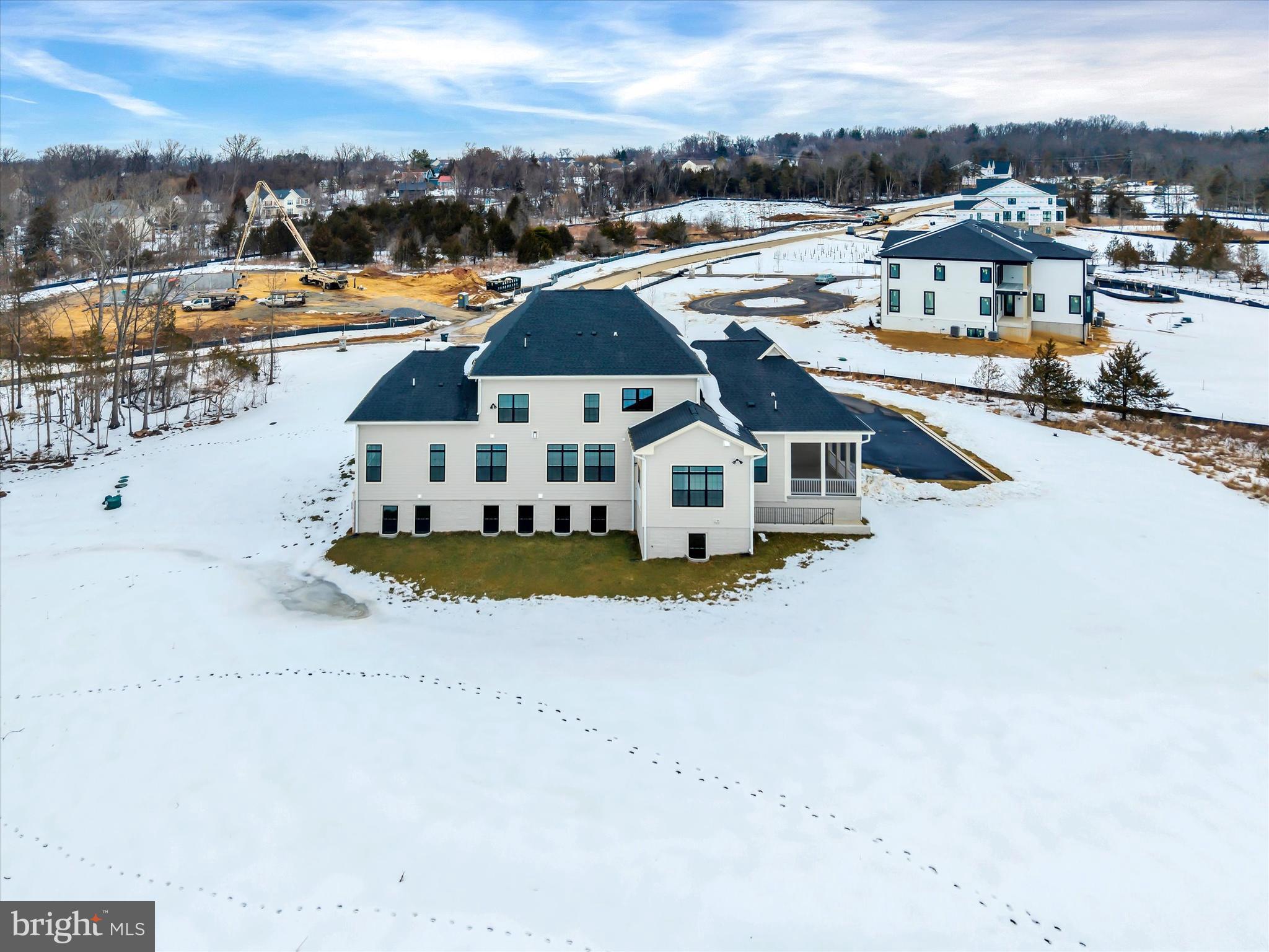 FAIRFAX MANOR - Residential