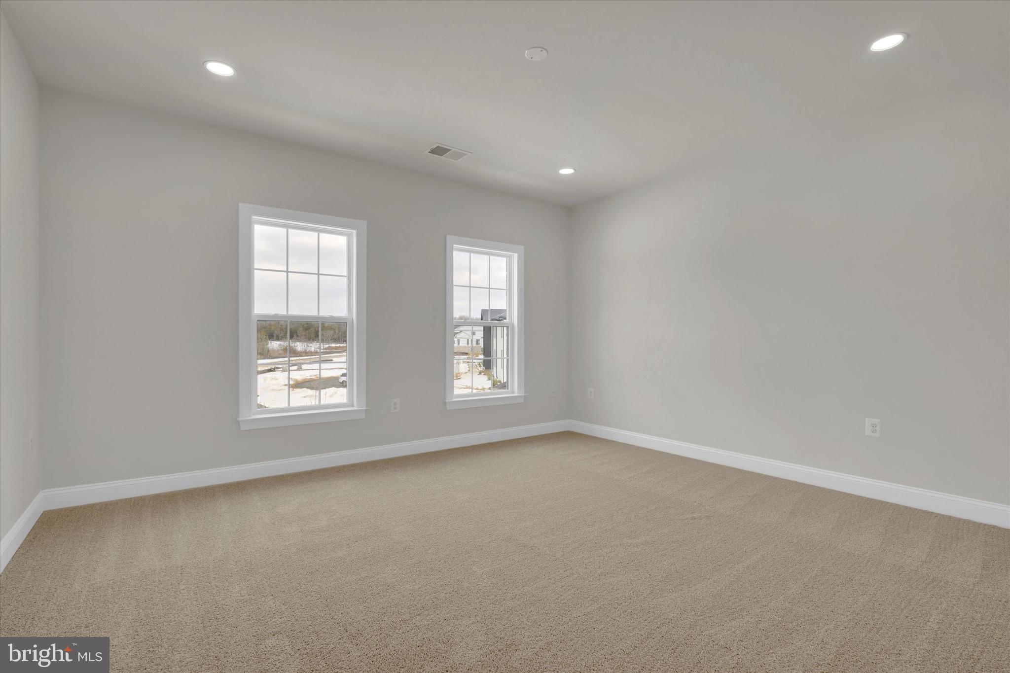 FAIRFAX MANOR - Residential