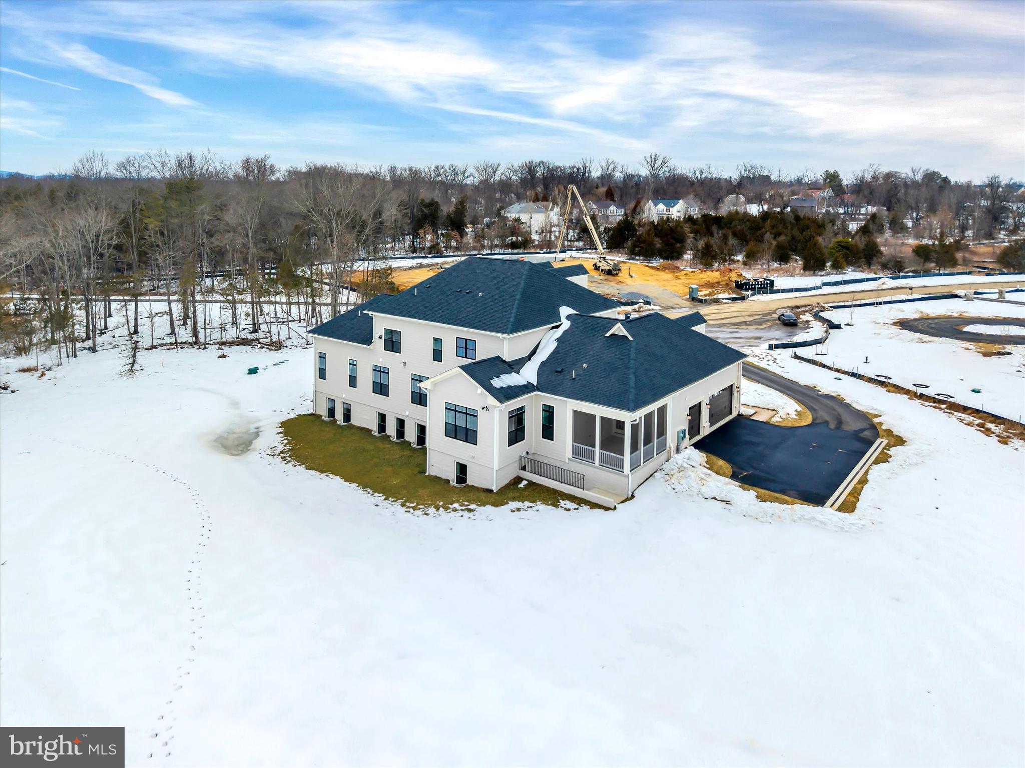 FAIRFAX MANOR - Residential