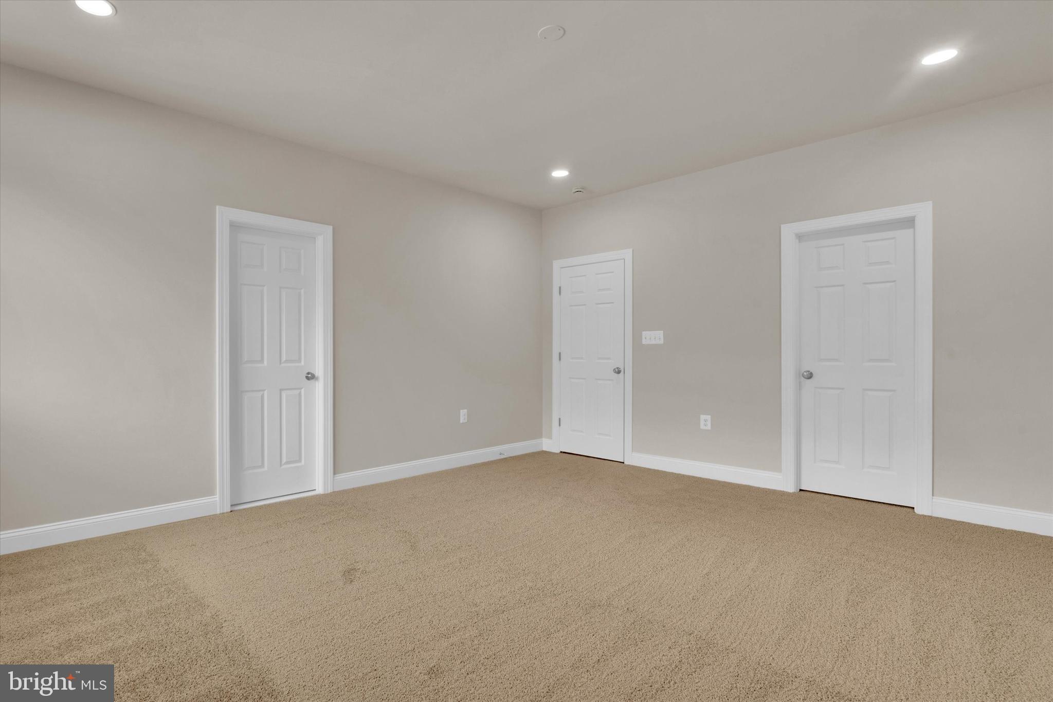 FAIRFAX MANOR - Residential