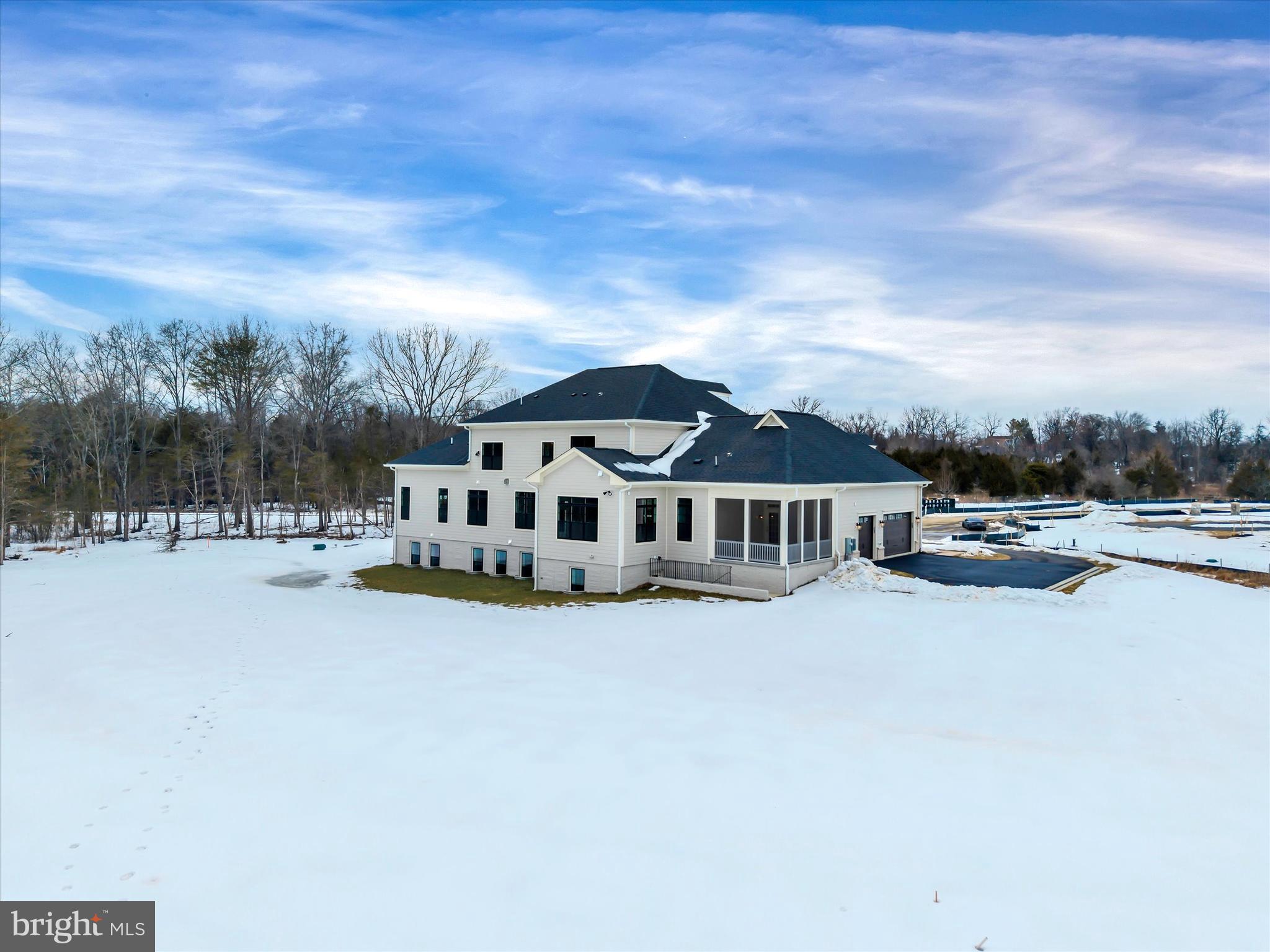 FAIRFAX MANOR - Residential