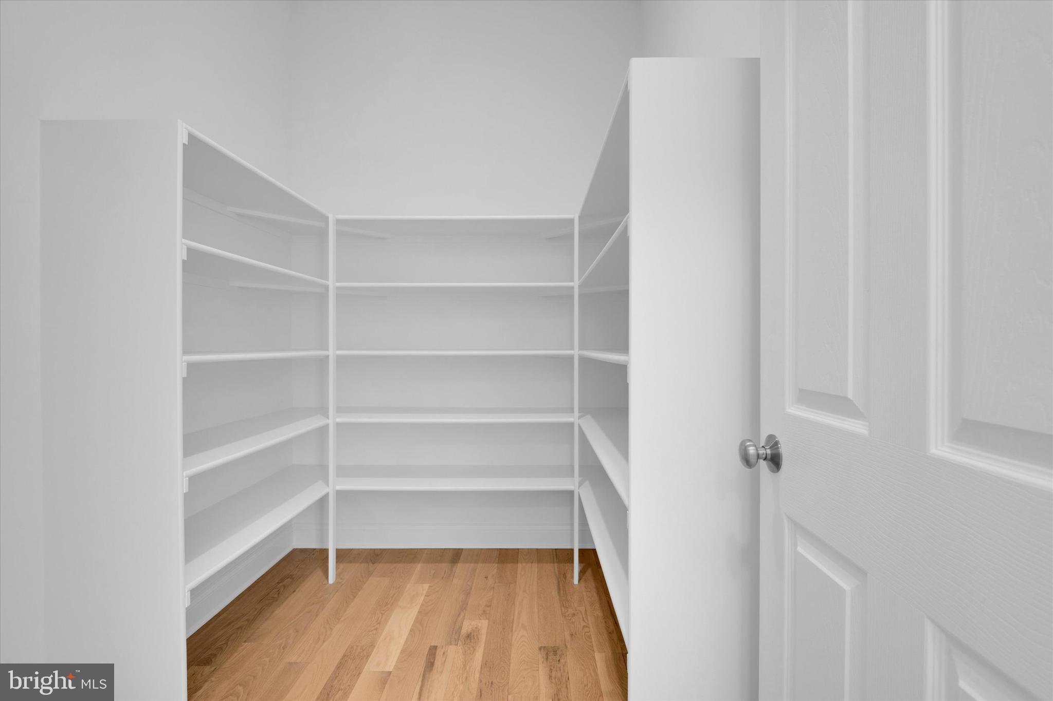 FAIRFAX MANOR - Residential