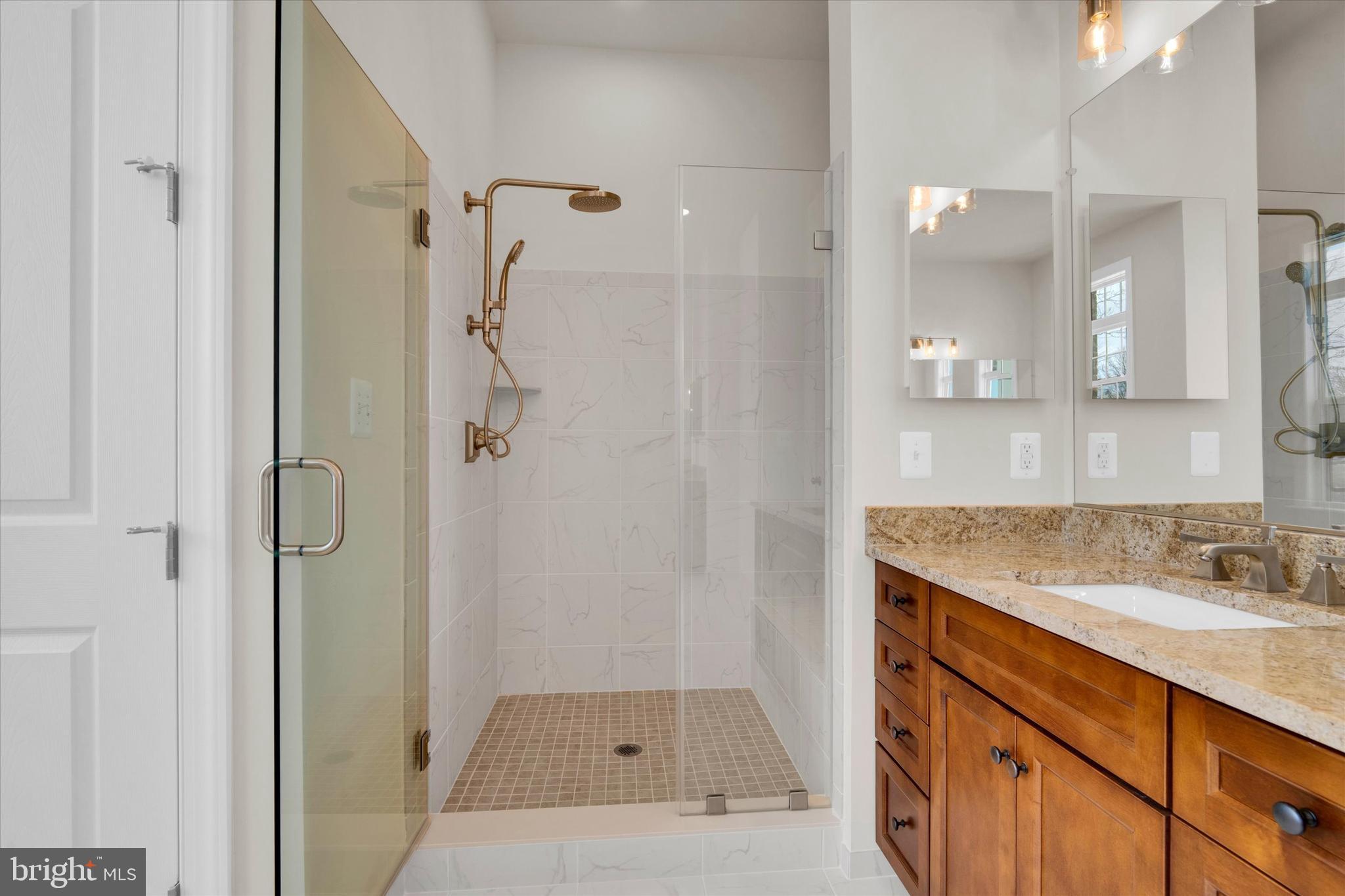 FAIRFAX MANOR - Residential