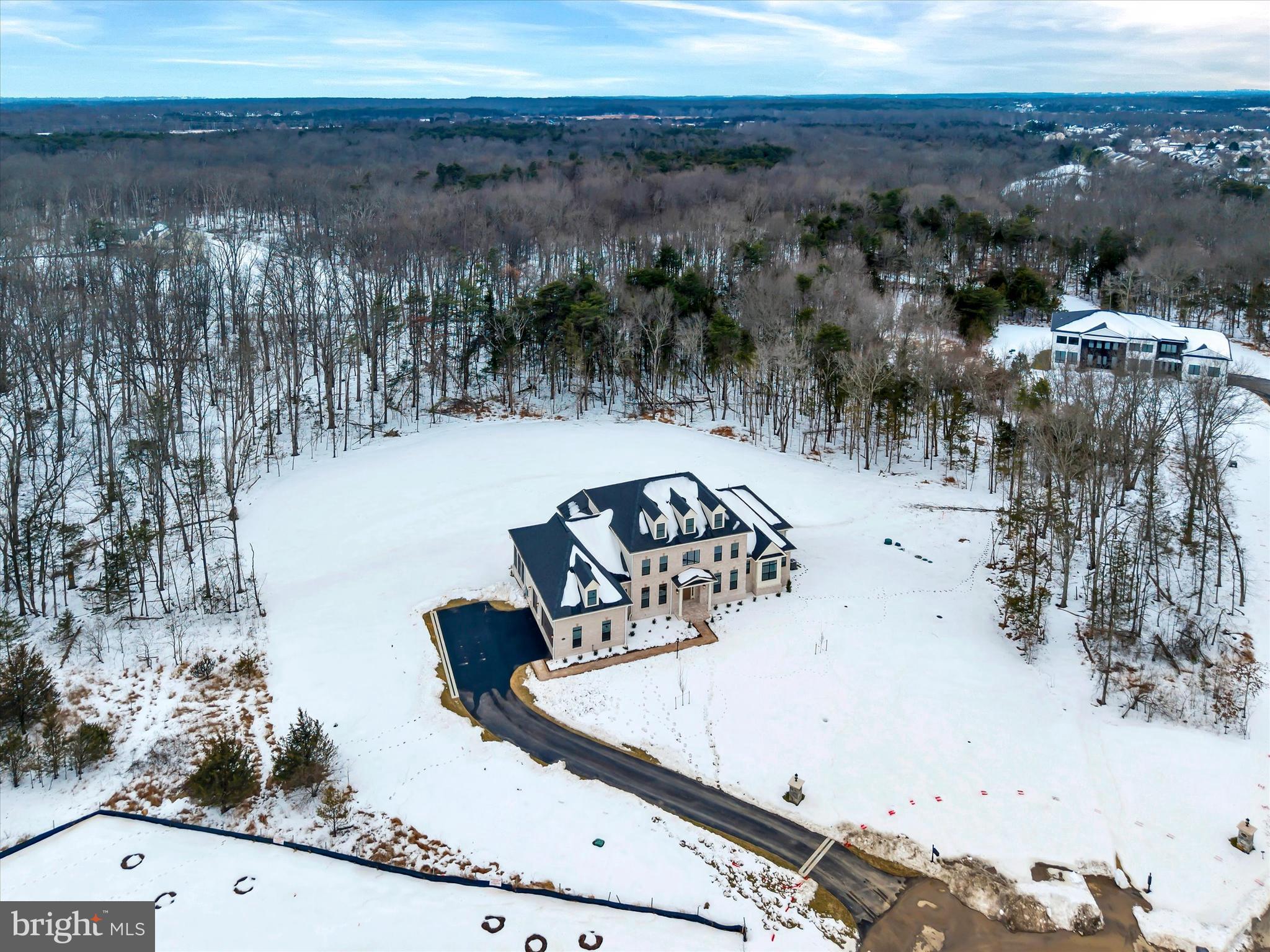 FAIRFAX MANOR - Residential