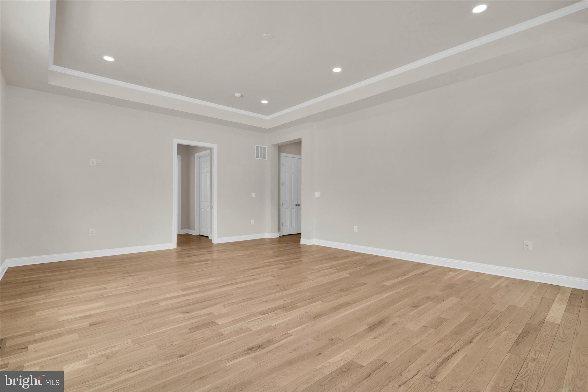 FAIRFAX MANOR - Residential