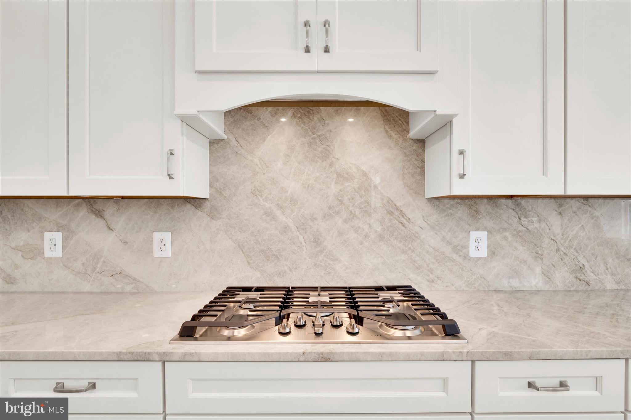 FAIRFAX MANOR - Residential