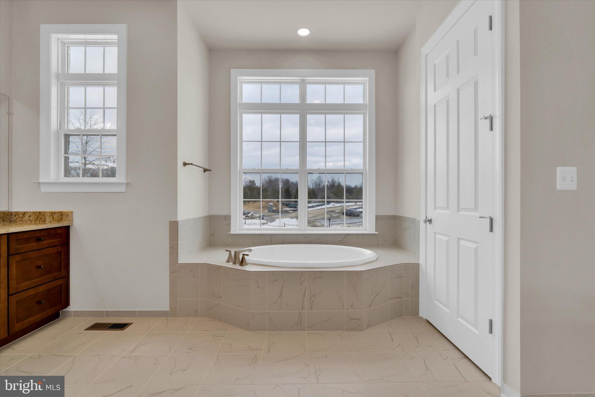 FAIRFAX MANOR - Residential