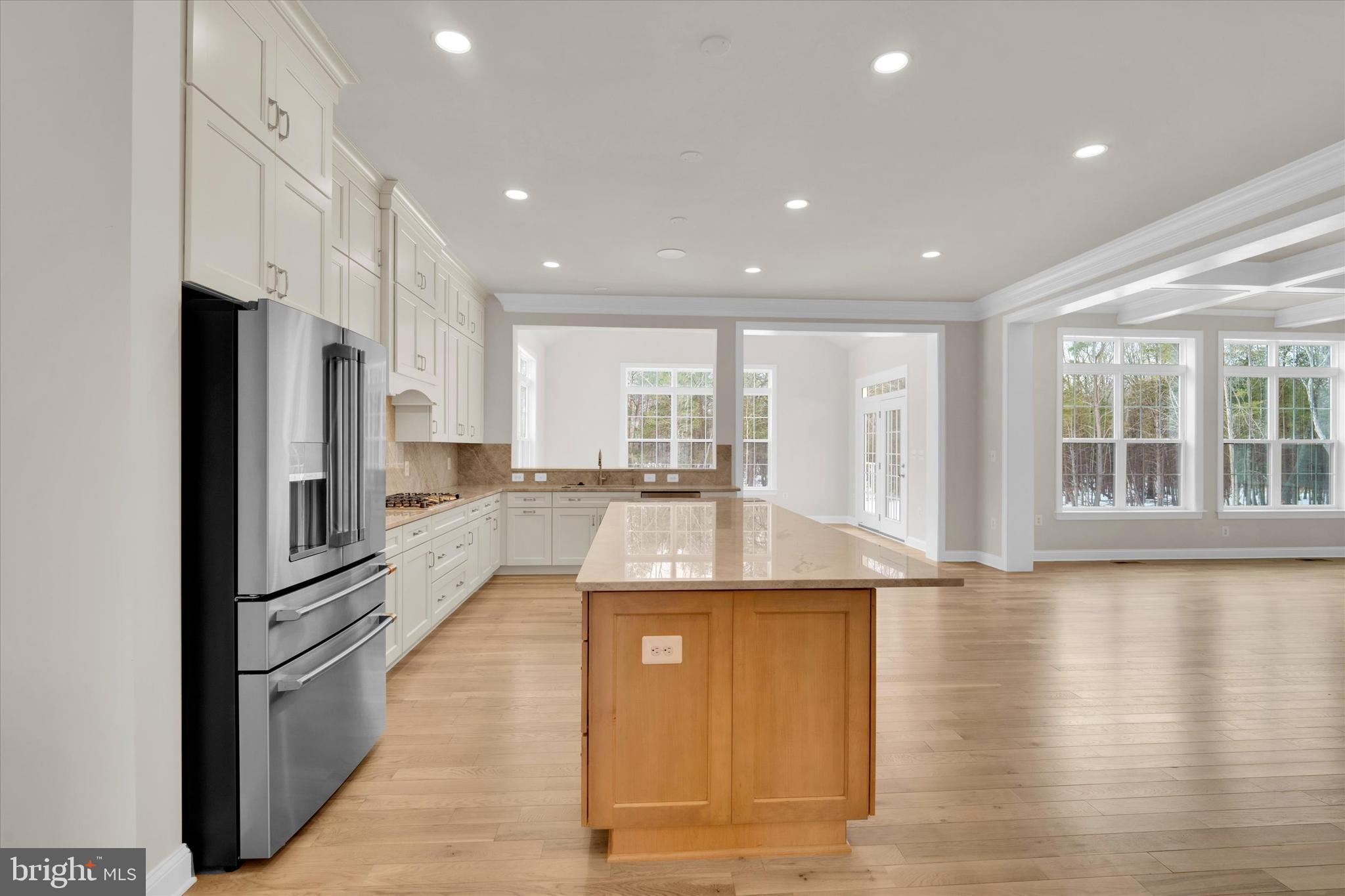 FAIRFAX MANOR - Residential