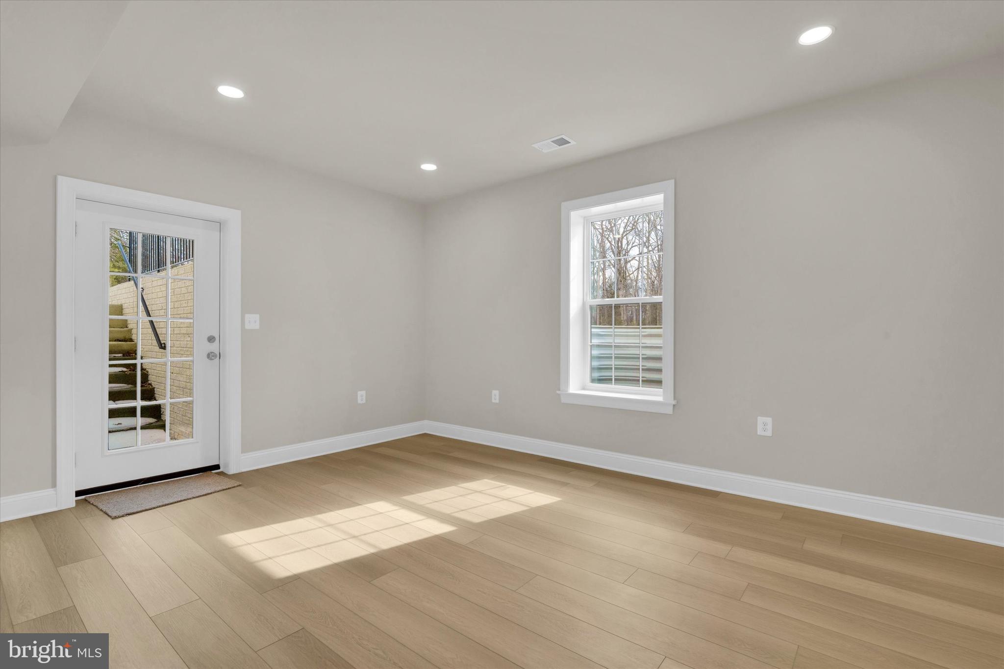 FAIRFAX MANOR - Residential