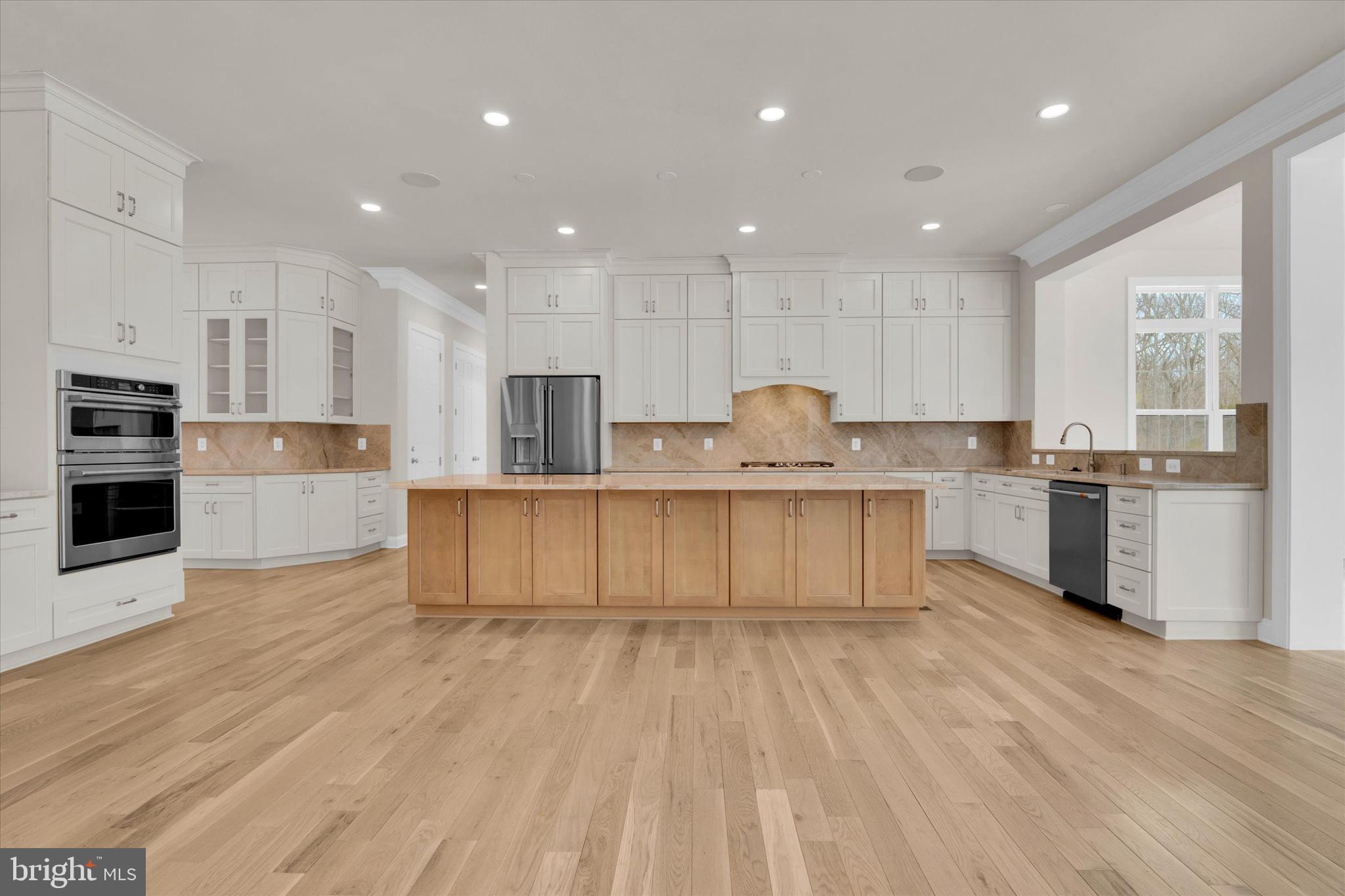 FAIRFAX MANOR - Residential