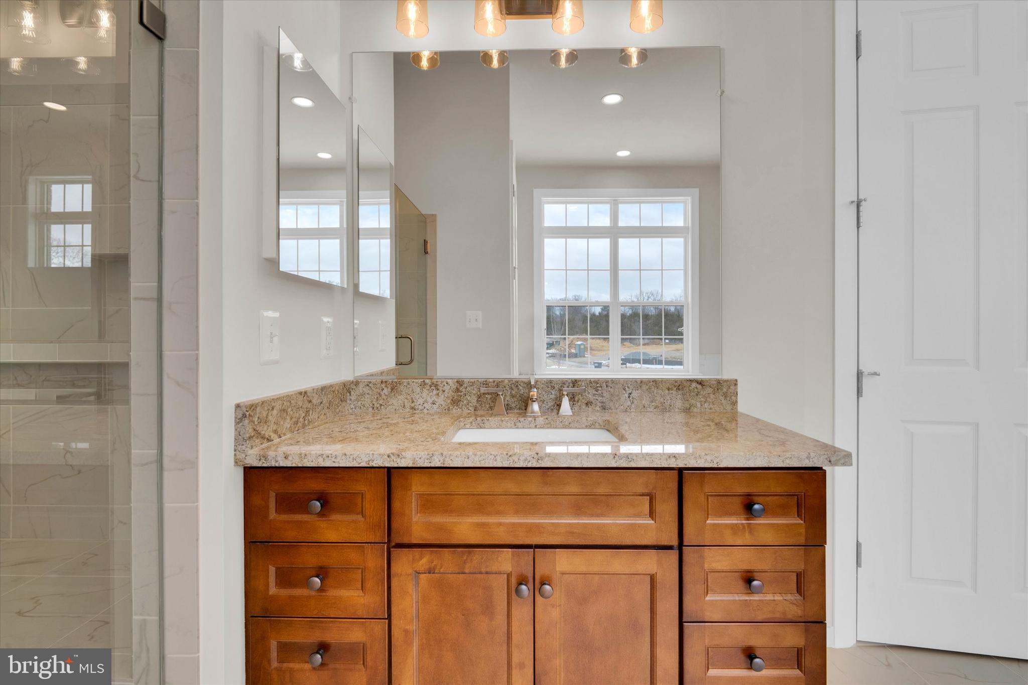 FAIRFAX MANOR - Residential