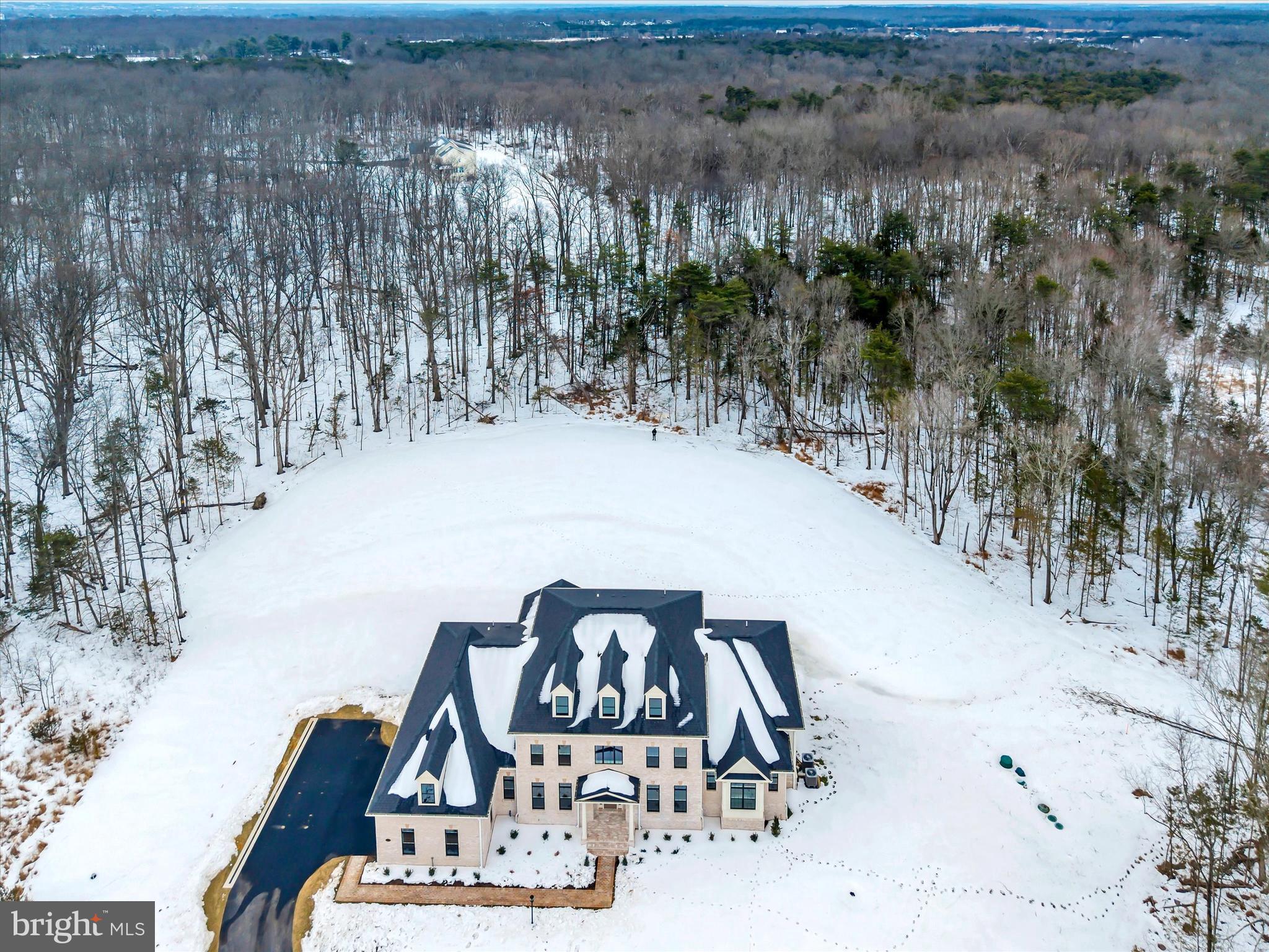 FAIRFAX MANOR - Residential