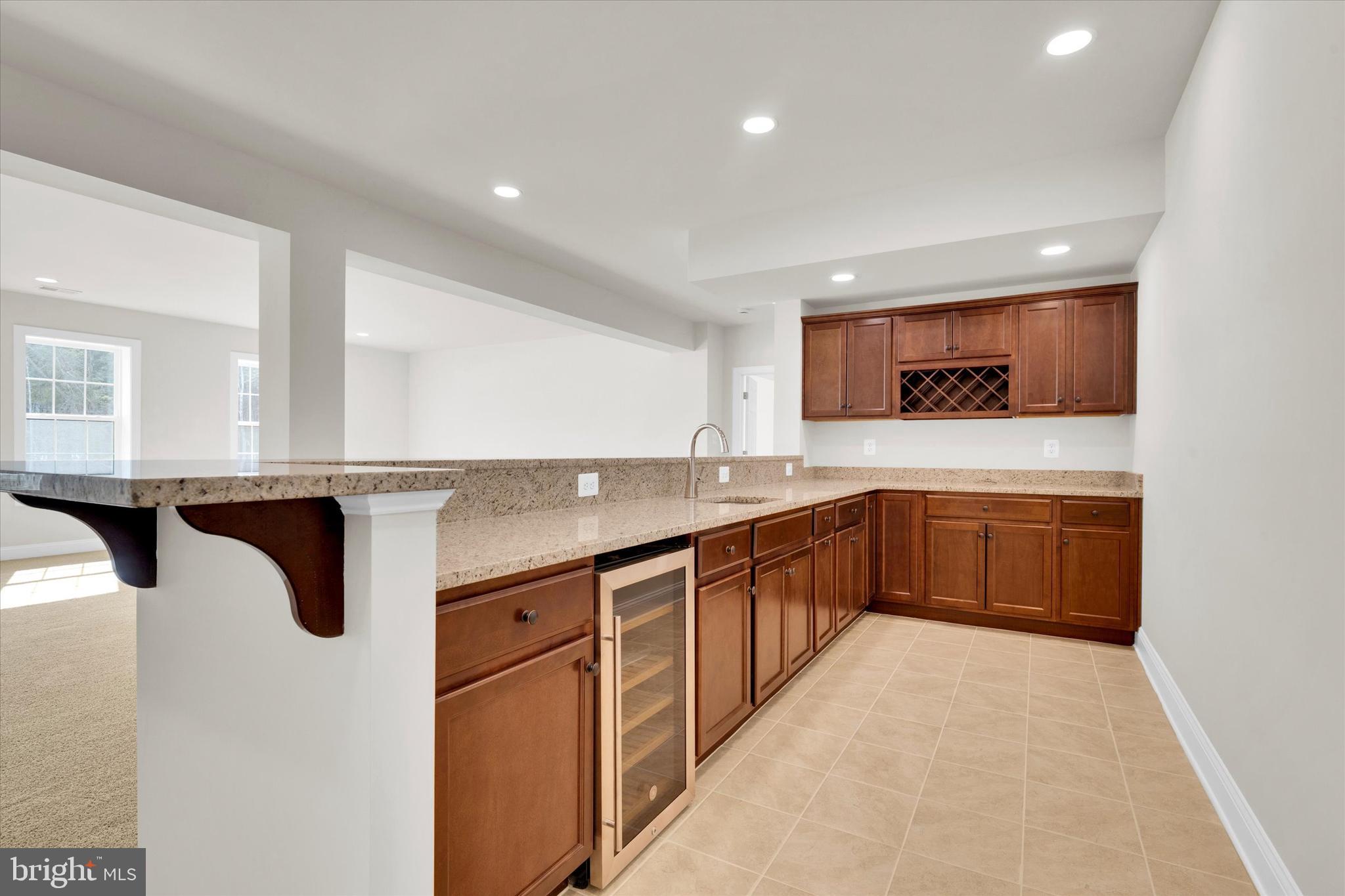 FAIRFAX MANOR - Residential