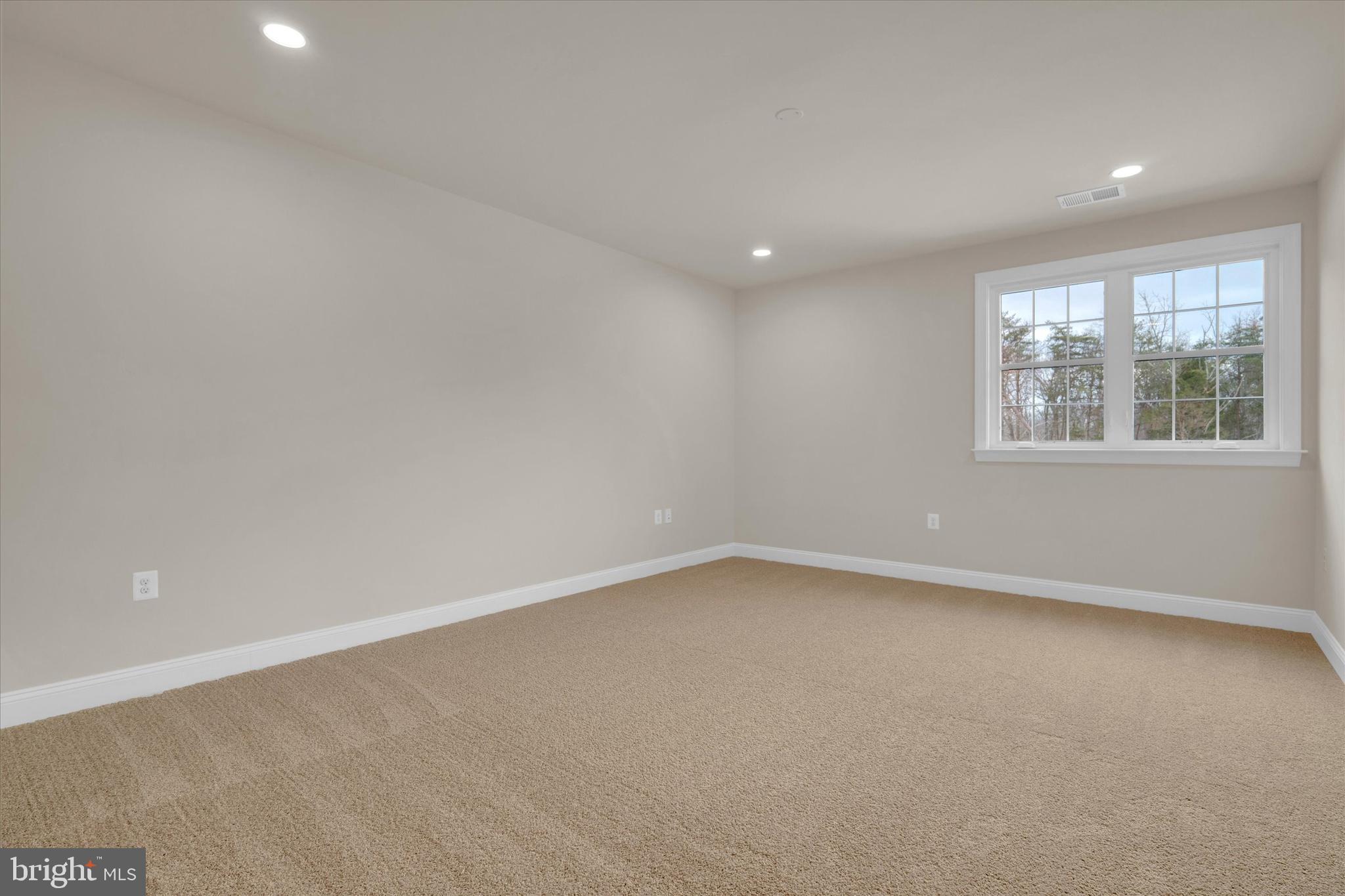 FAIRFAX MANOR - Residential