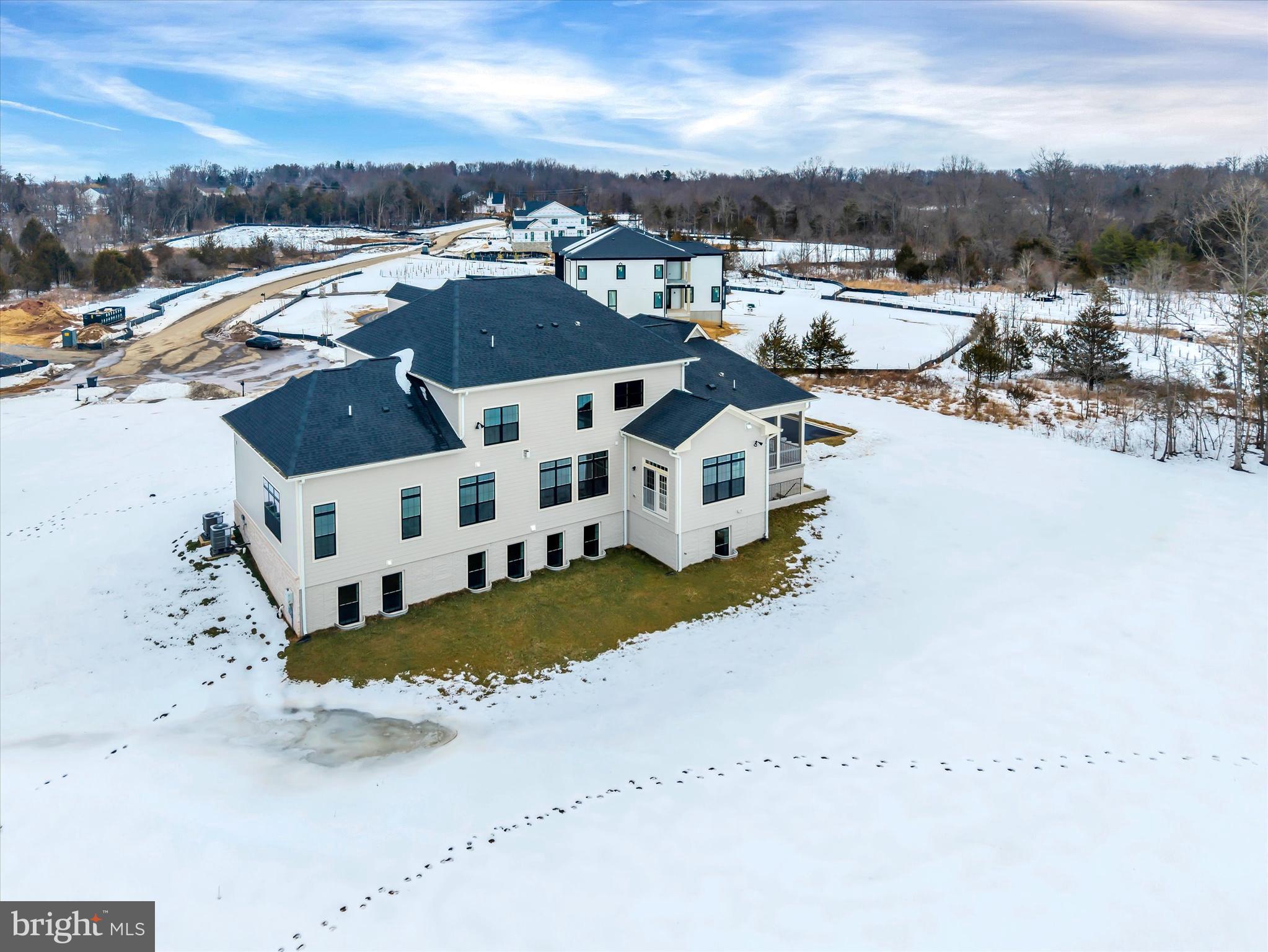 FAIRFAX MANOR - Residential