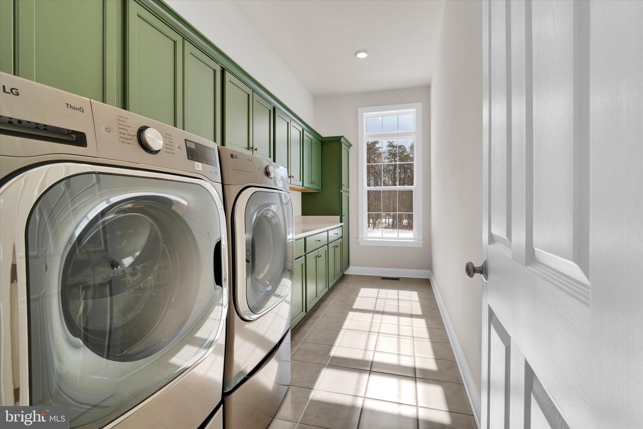 FAIRFAX MANOR - Residential