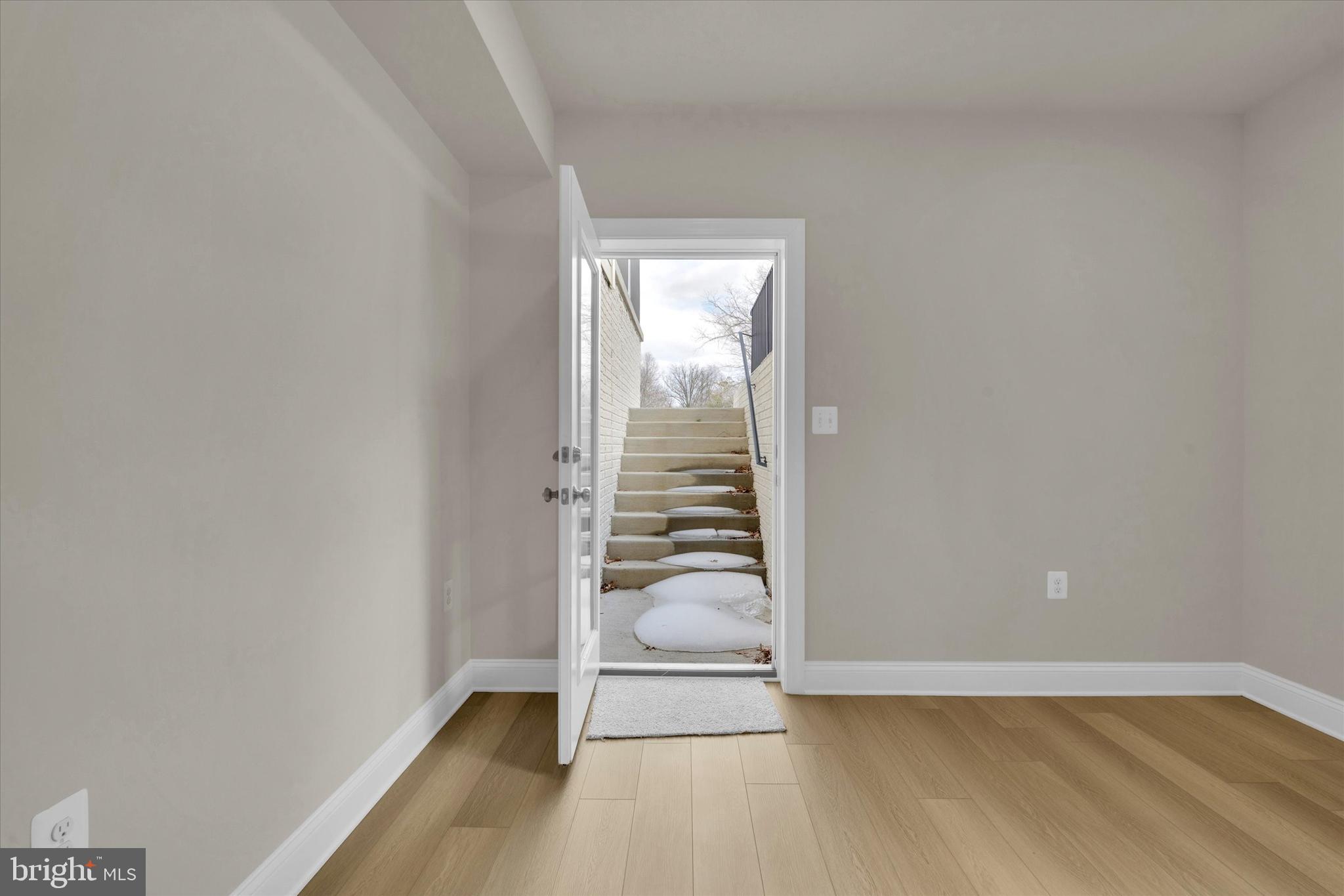 FAIRFAX MANOR - Residential