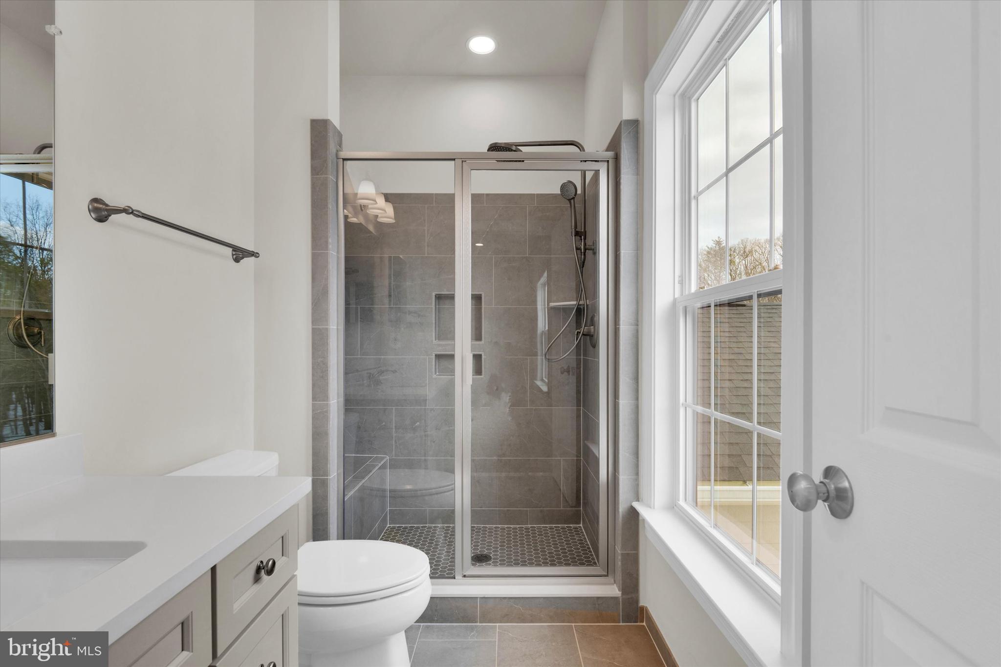 FAIRFAX MANOR - Residential