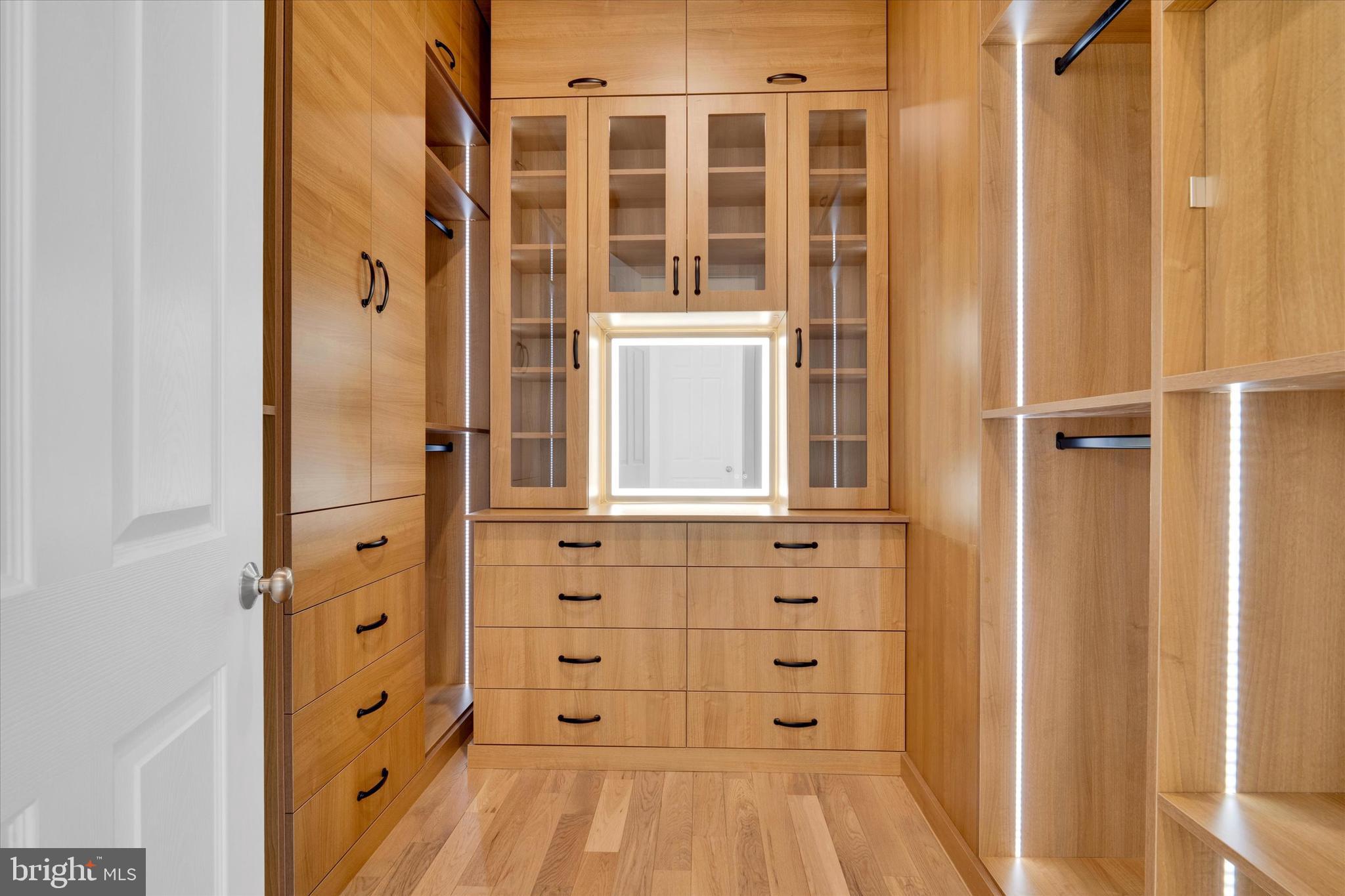 FAIRFAX MANOR - Residential