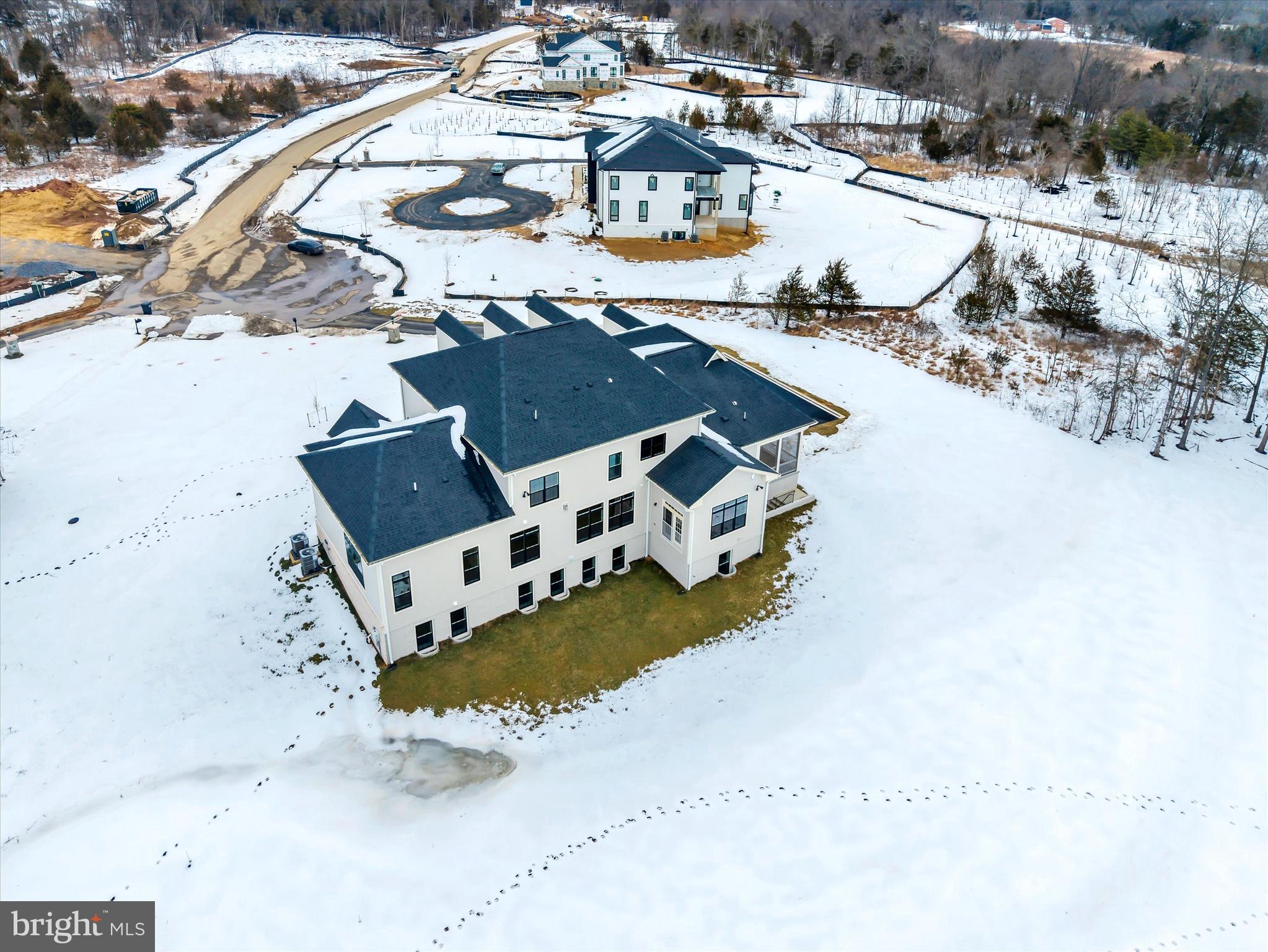 FAIRFAX MANOR - Residential