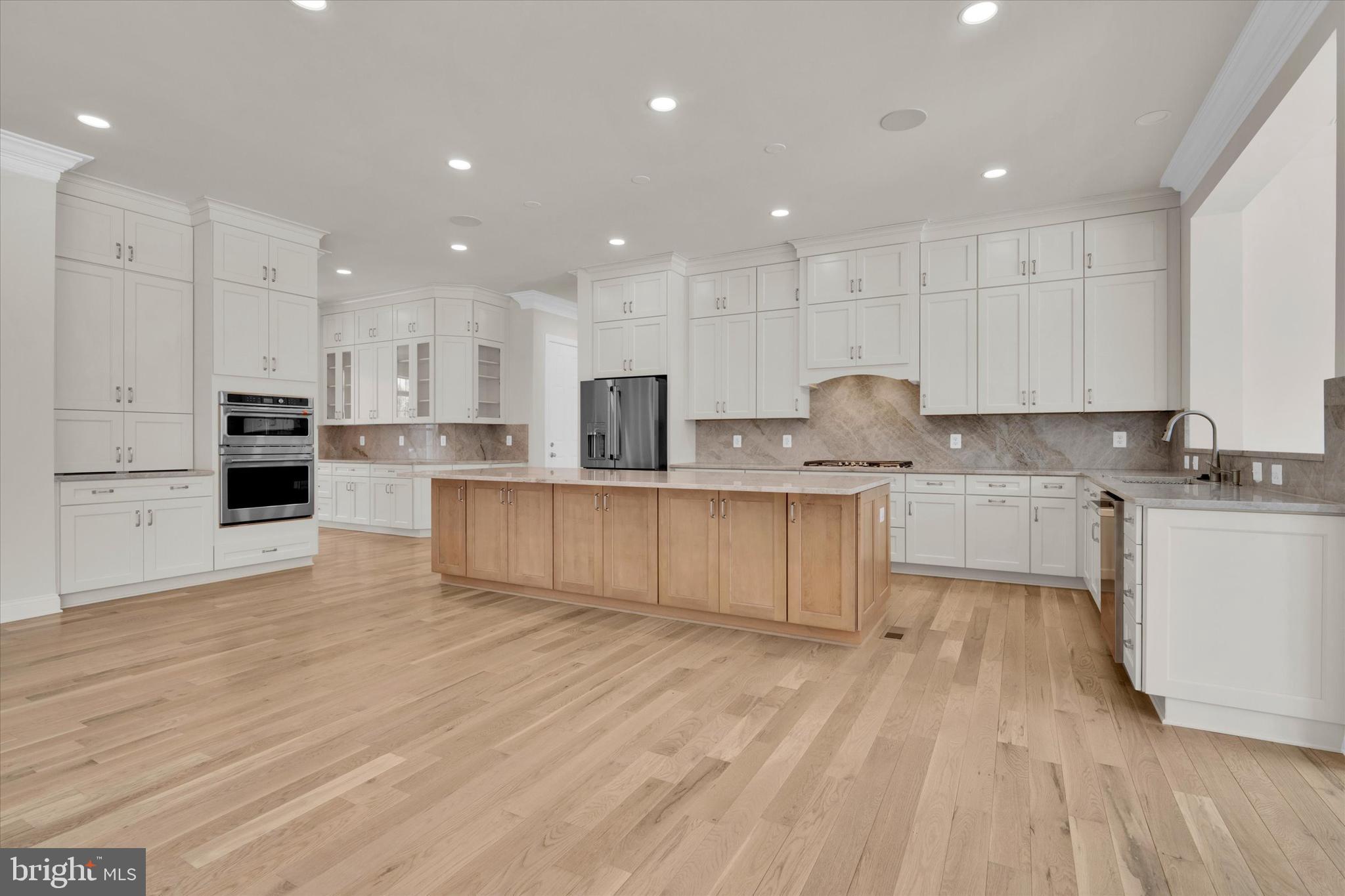 FAIRFAX MANOR - Residential