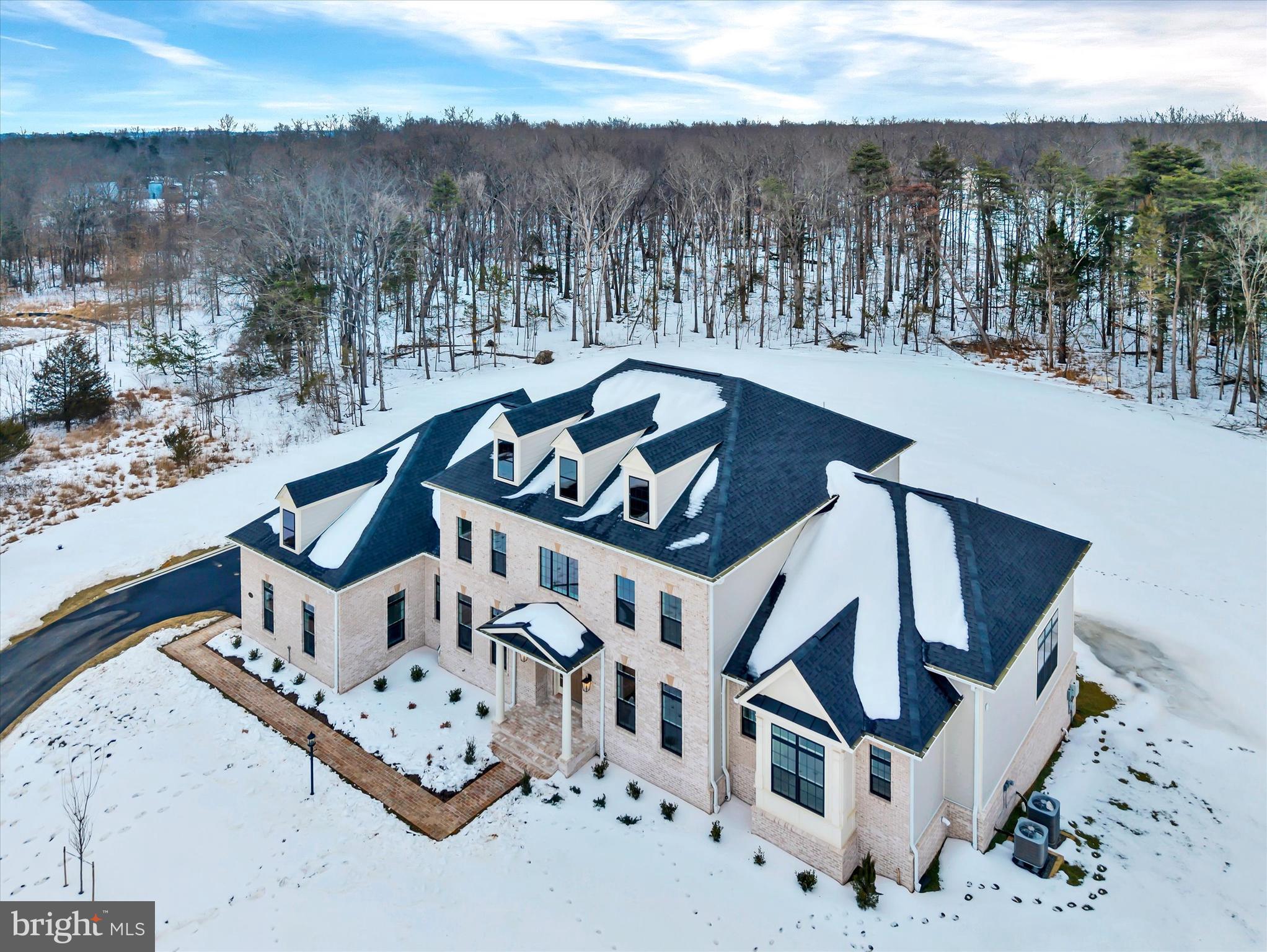 FAIRFAX MANOR - Residential