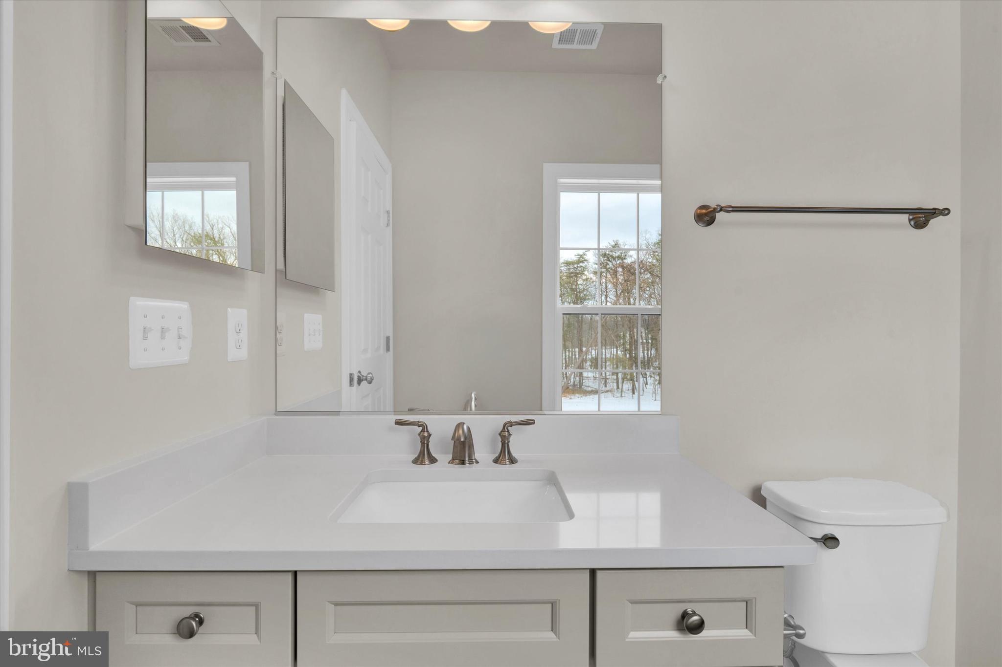 FAIRFAX MANOR - Residential