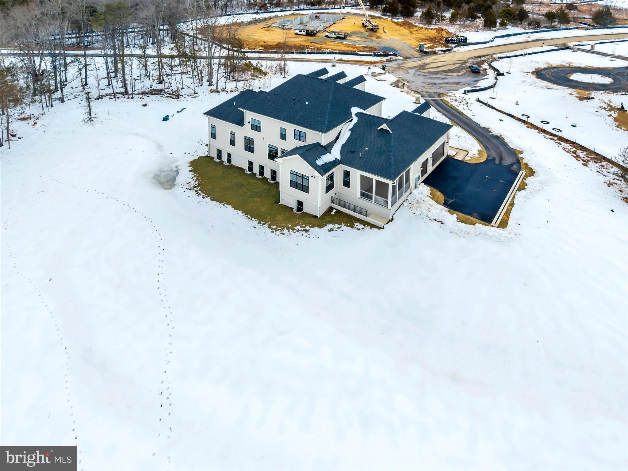 FAIRFAX MANOR - Residential