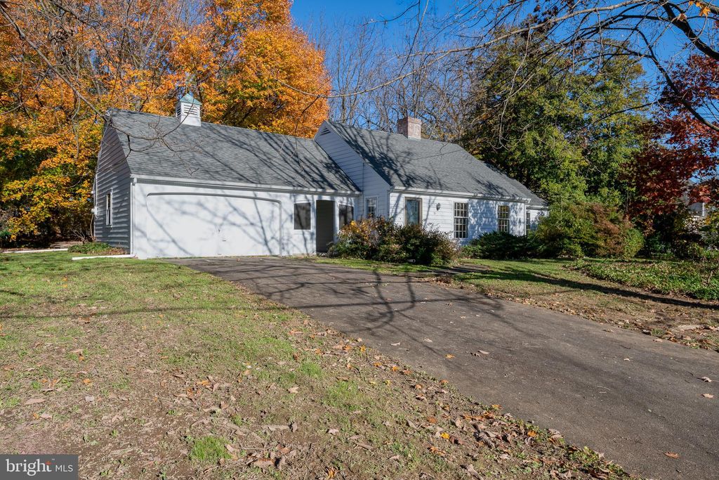 Photo of 39 WABANK RD, MILLERSVILLE, PA 17551 (MLS # PALA2027610)