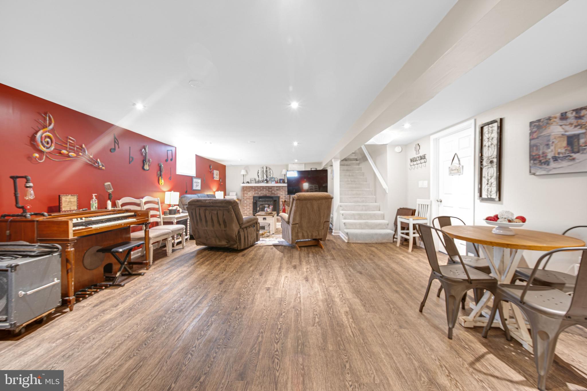 DAMASCUS OUTSIDE - Residential