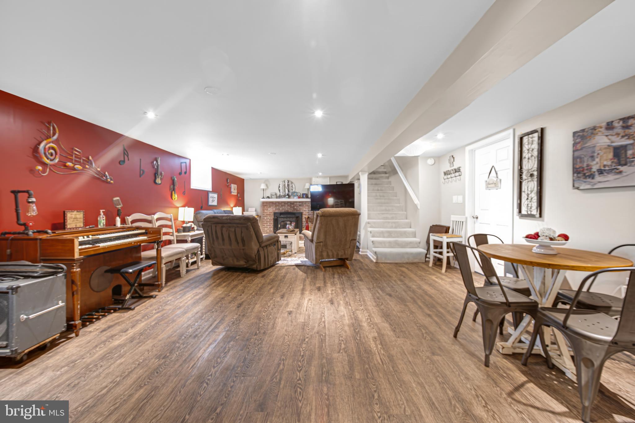 DAMASCUS OUTSIDE - Residential