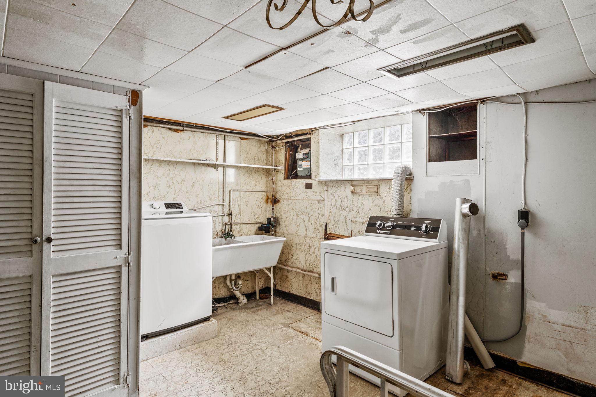 GIRARD ESTATES - Residential