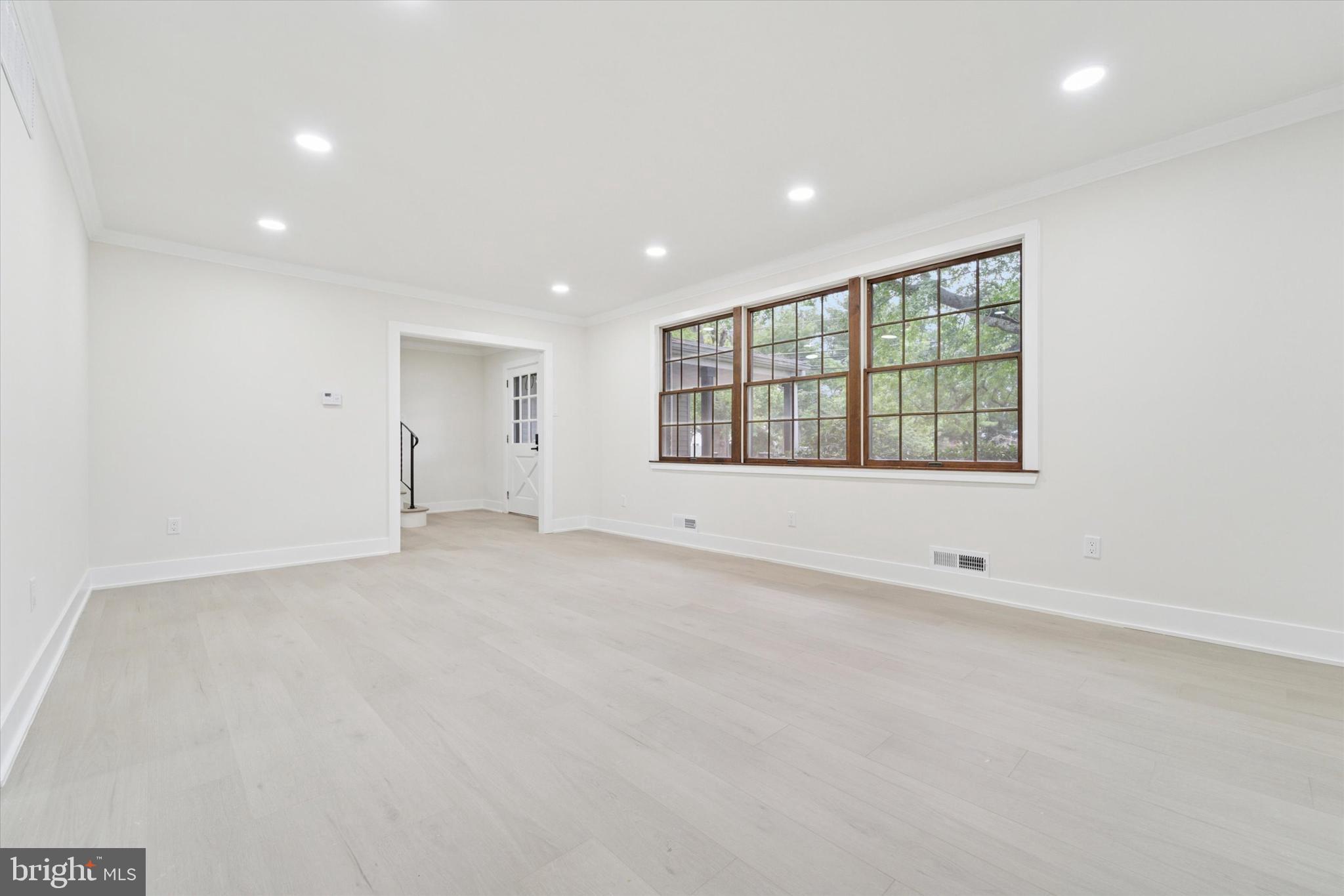932 CROPWELL ROAD
