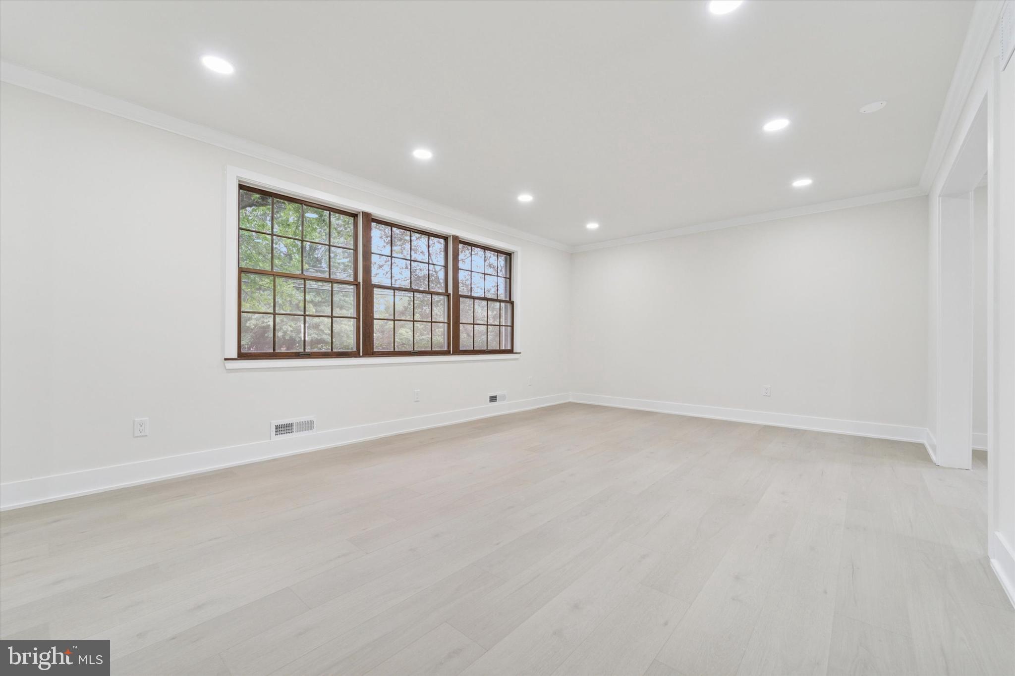 932 CROPWELL ROAD