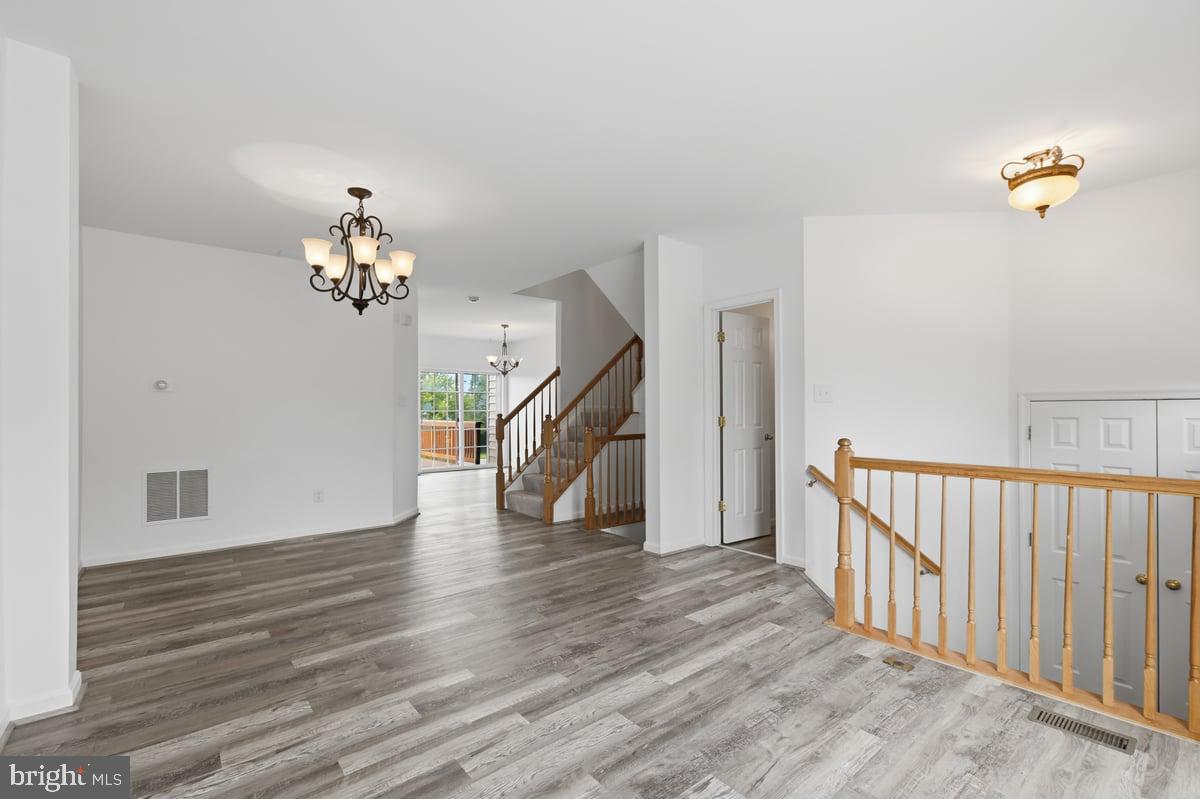 21753 LADYSLIPPER SQUARE