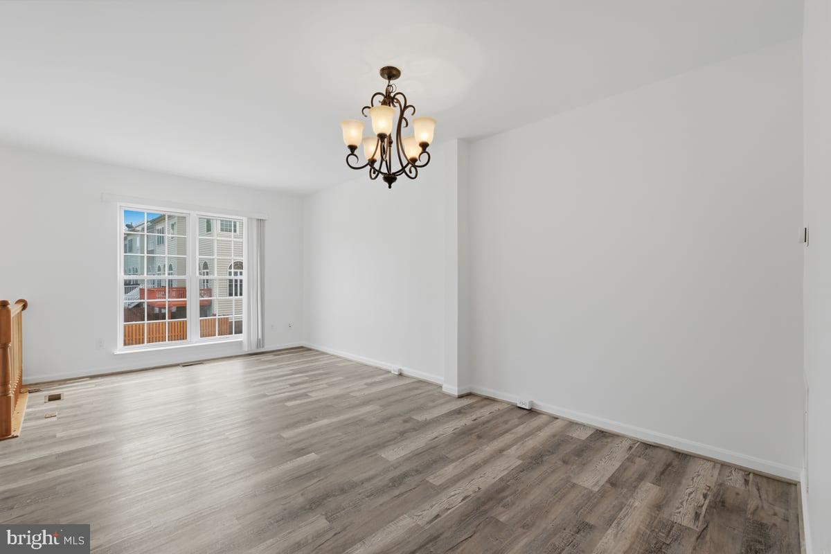 21753 LADYSLIPPER SQUARE