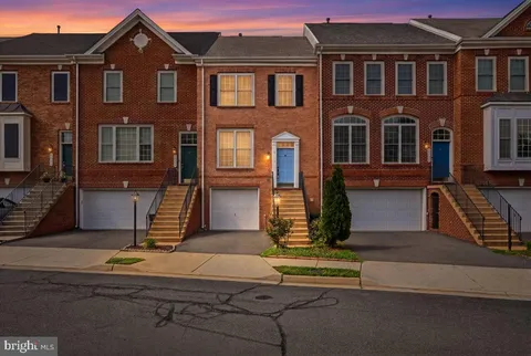 21753 Ladyslipper Square, Ashburn, VA MLS: VALO2130900