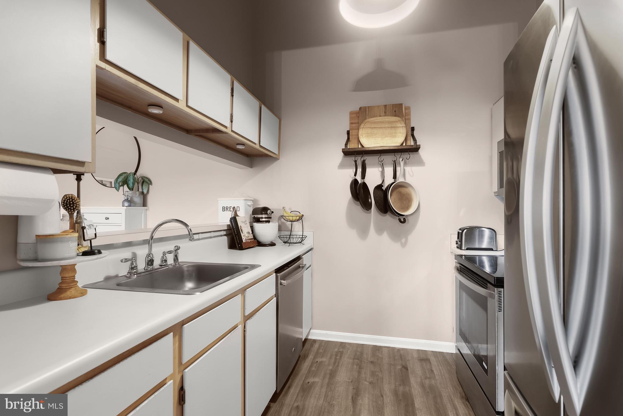 CROMWELL FOUNTAIN - Residential