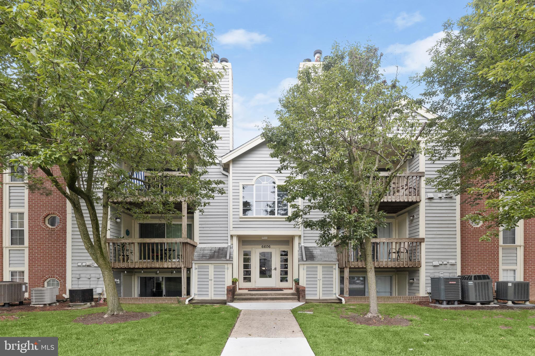 CROMWELL FOUNTAIN - Residential