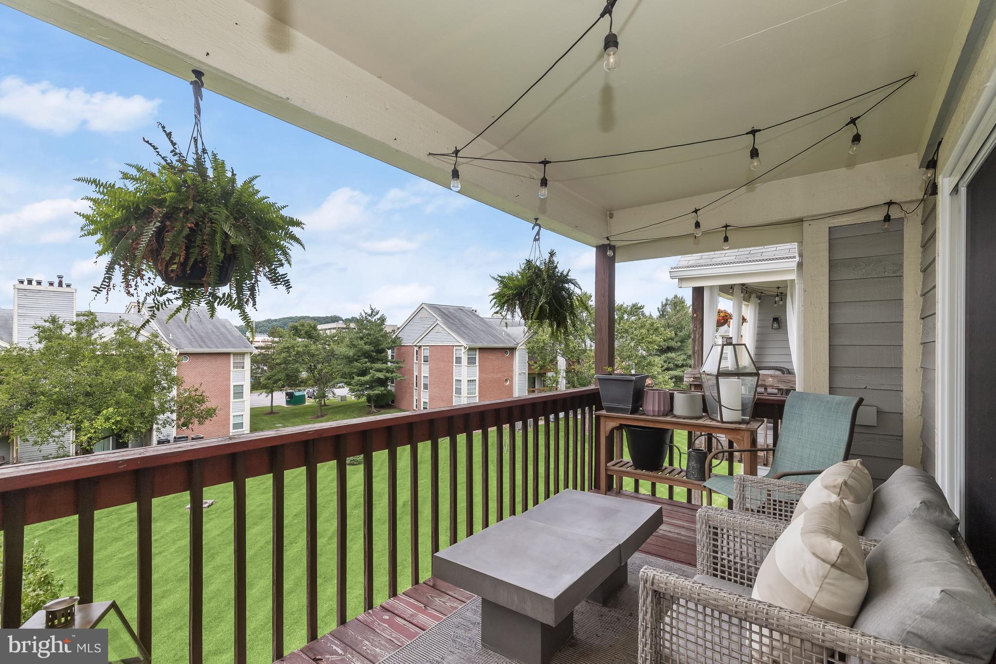 CROMWELL FOUNTAIN - Residential