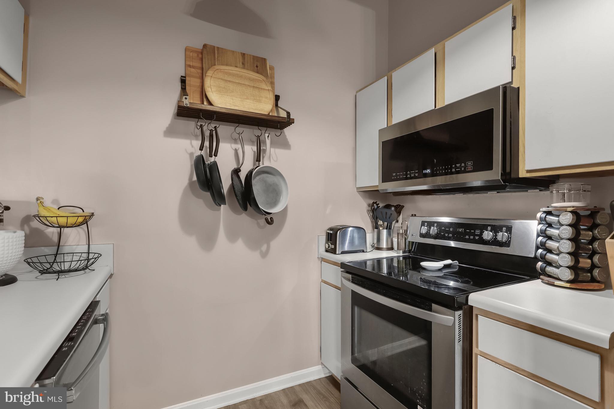 CROMWELL FOUNTAIN - Residential