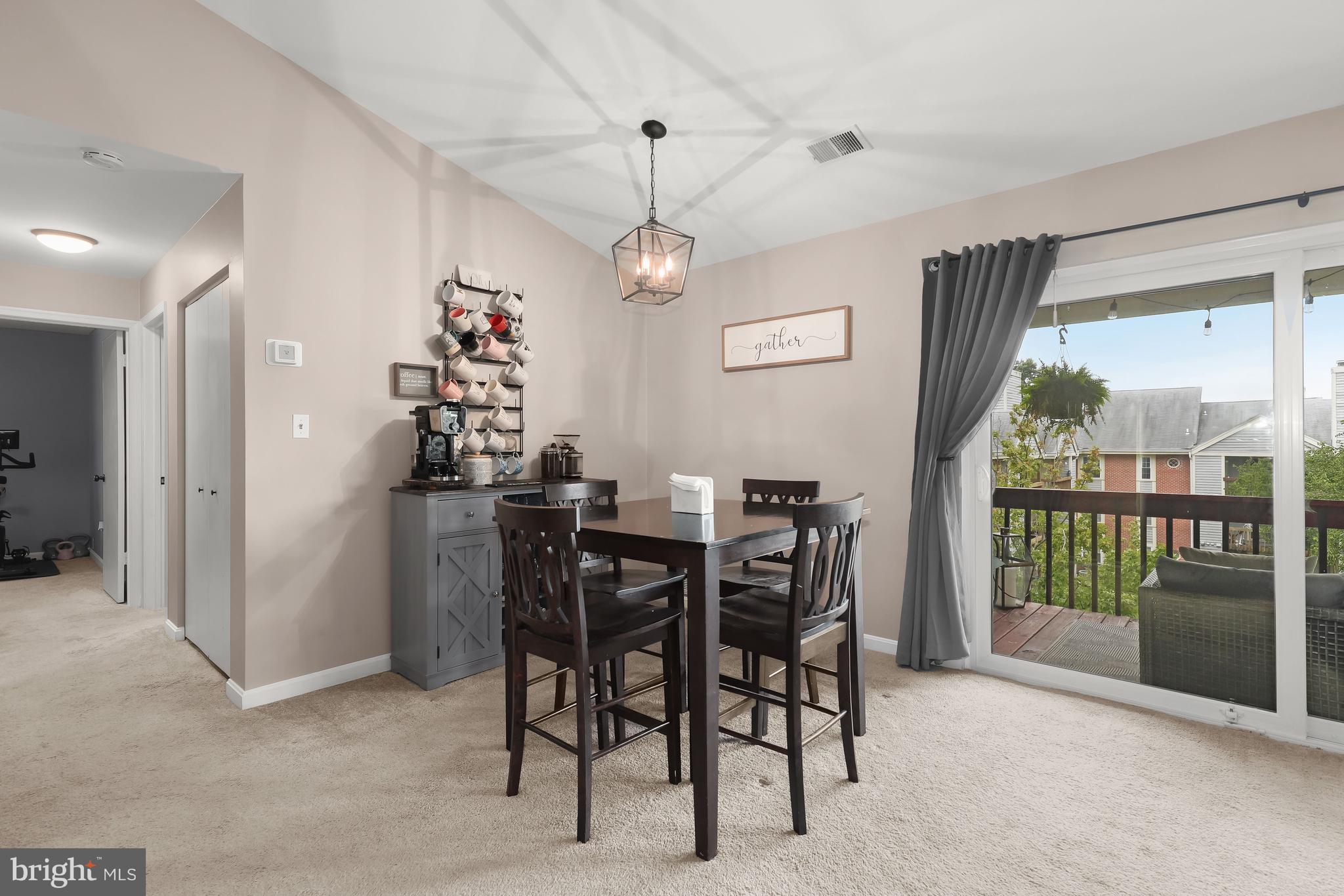 CROMWELL FOUNTAIN - Residential